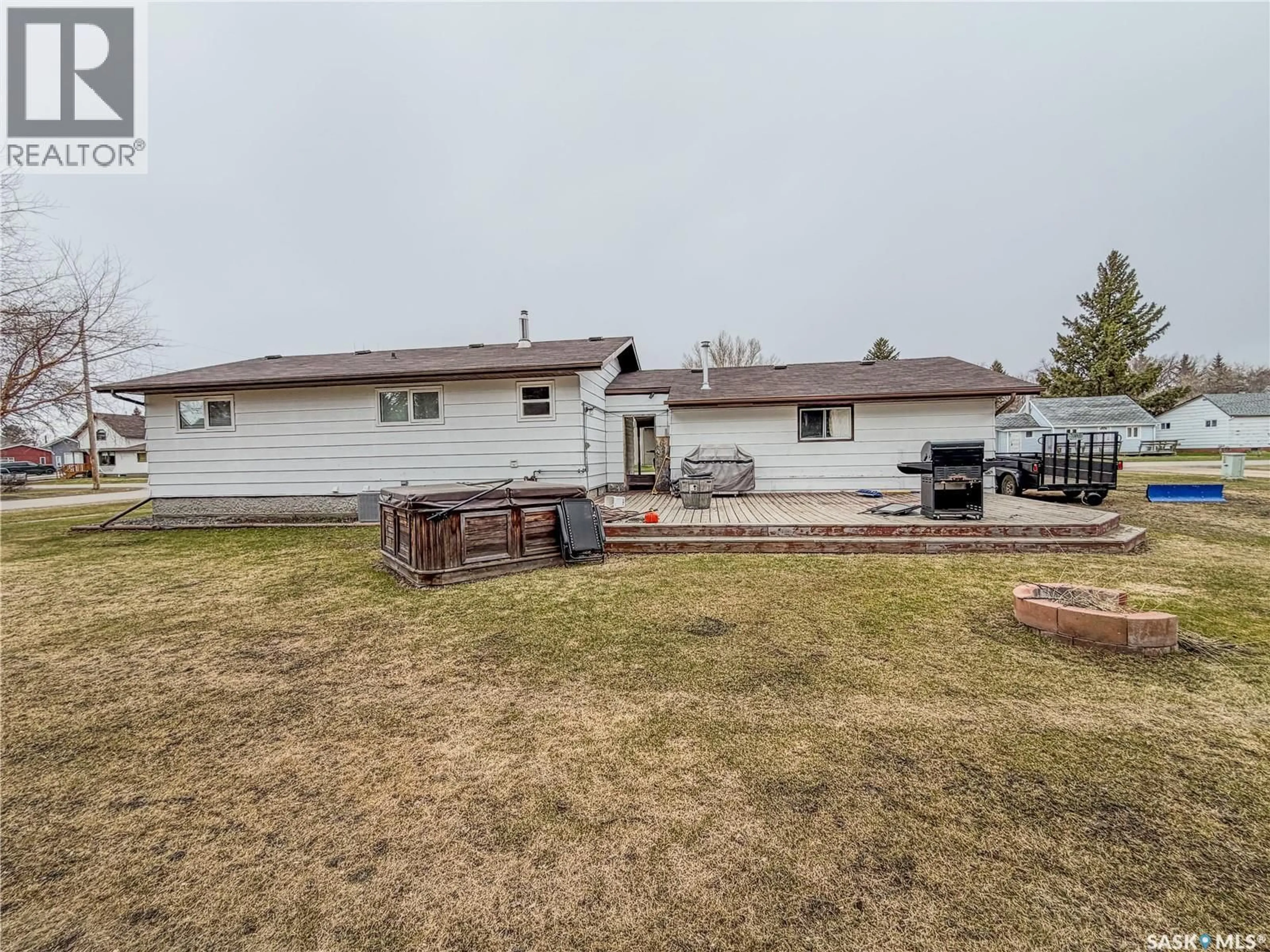 A pic from outside/outdoor area/front of a property/back of a property/a pic from drone, unknown for 400 AYR STREET, Saltcoats Saskatchewan S0A3R0