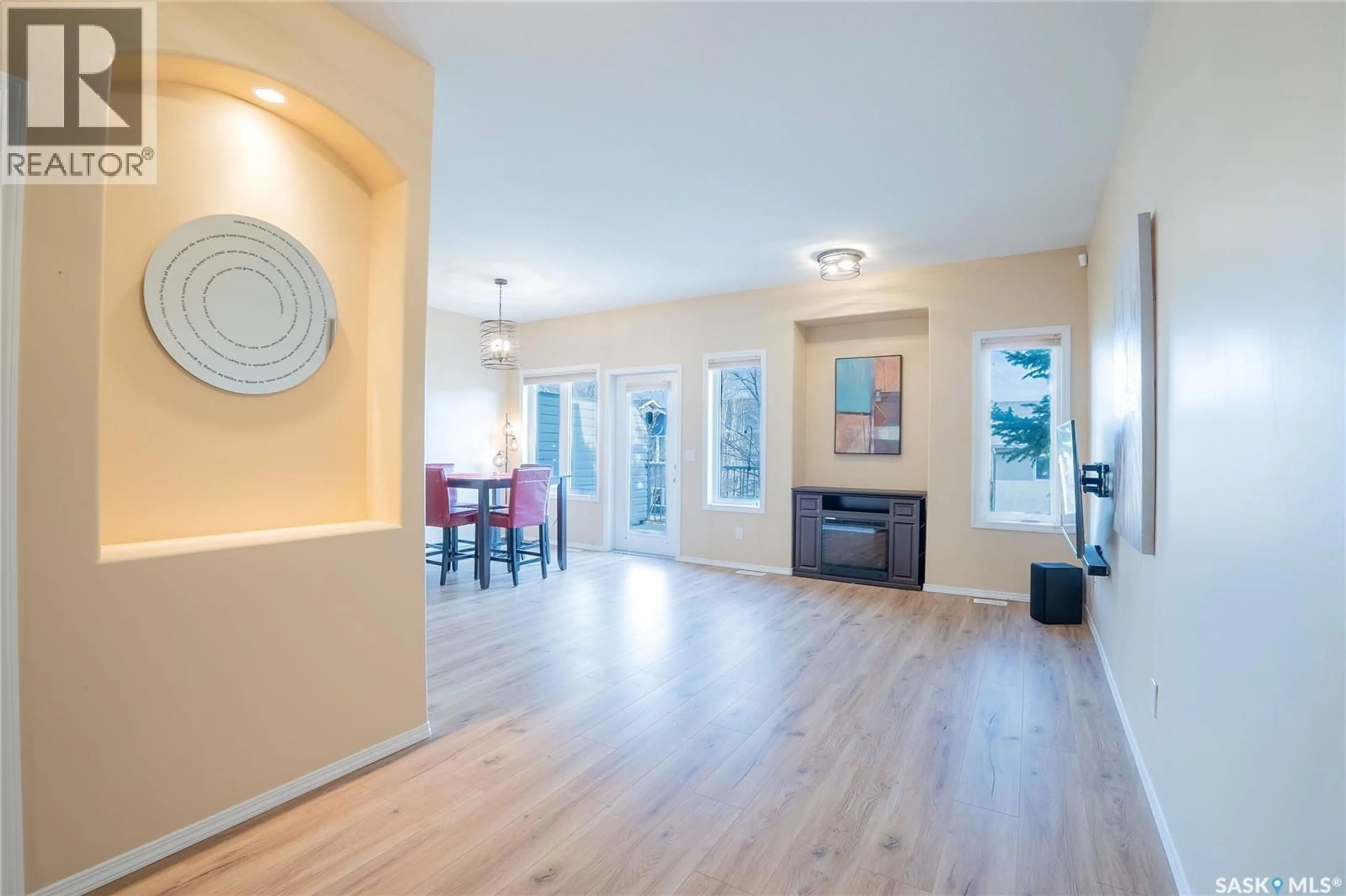 Indoor entryway for 143 615 STENSRUD ROAD, Saskatoon Saskatchewan S7W0A2