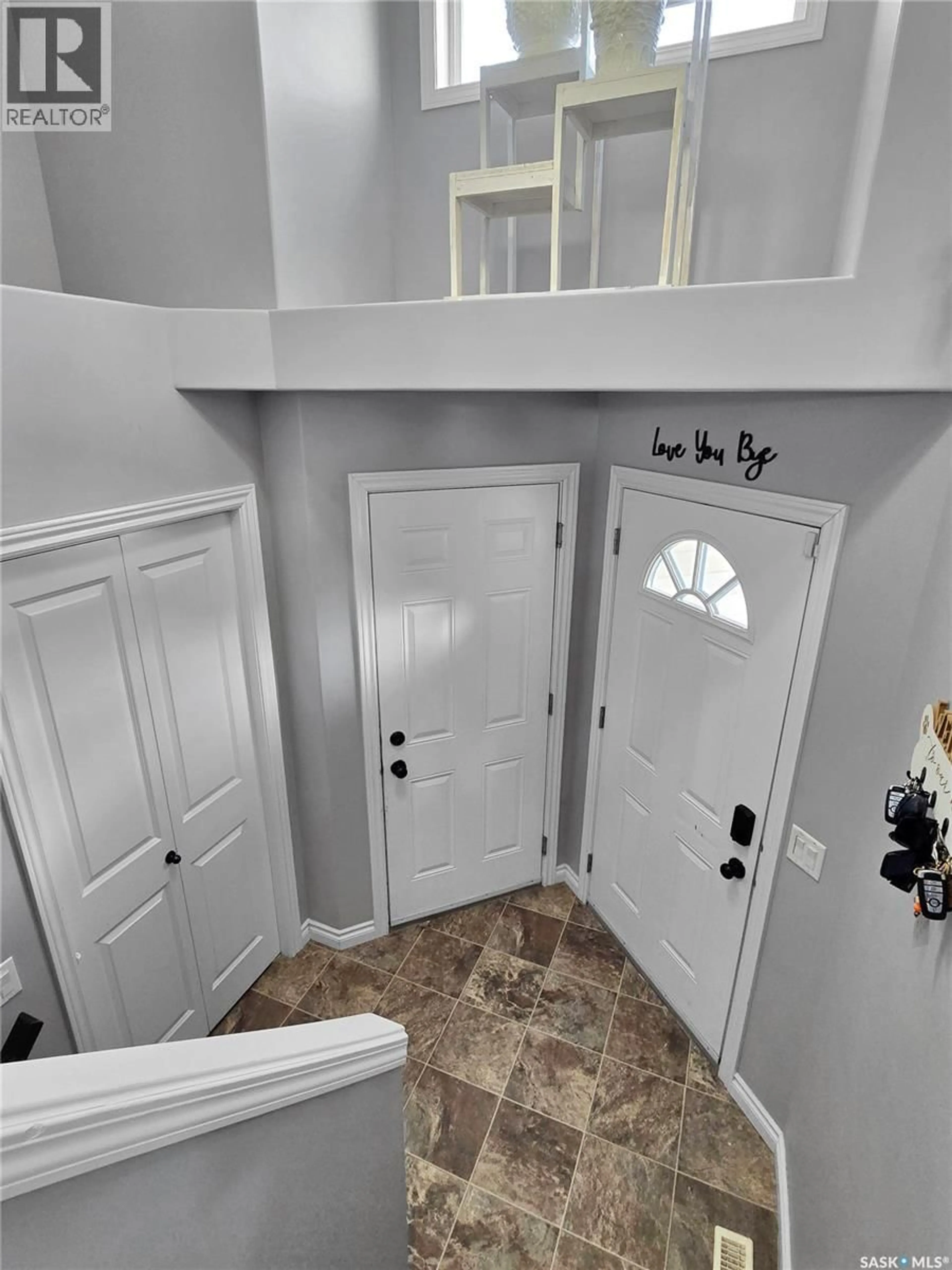 Indoor entryway for 214 QUESSY DRIVE, Martensville Saskatchewan S0K0A2
