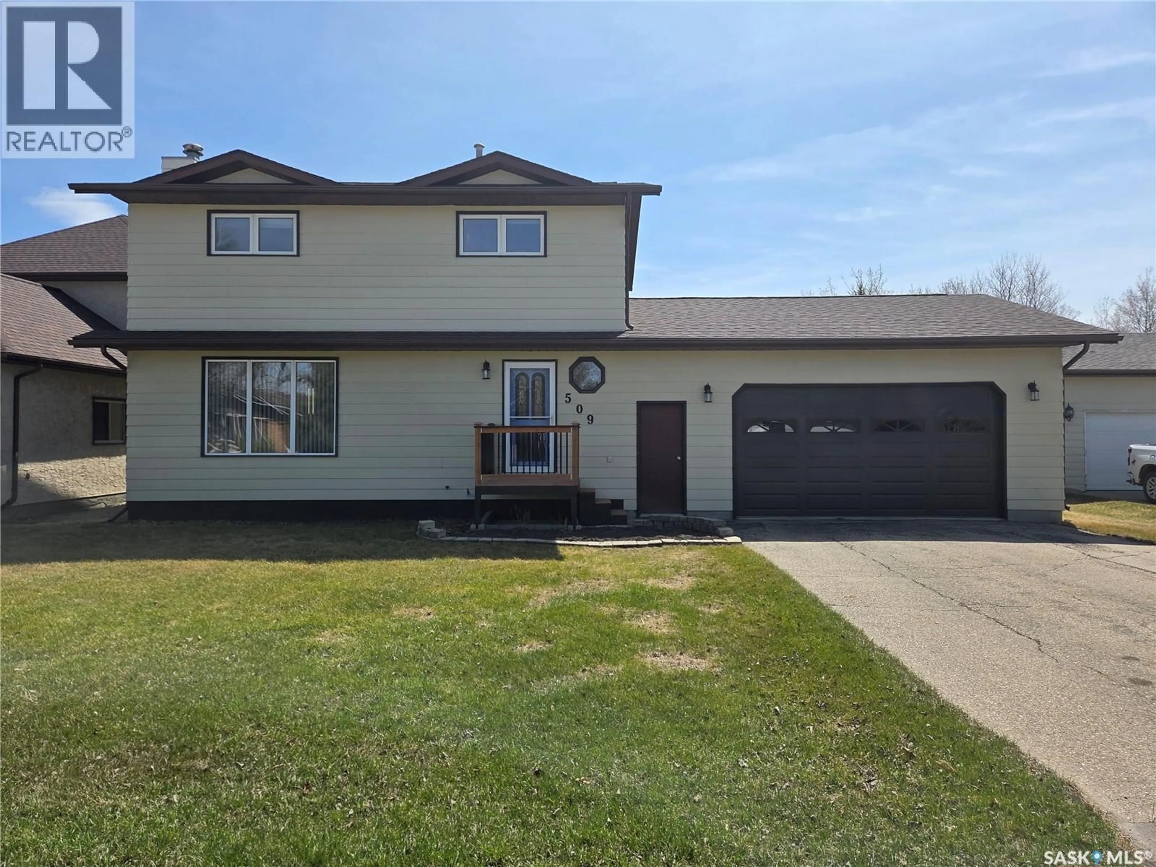 A pic from outside/outdoor area/front of a property/back of a property/a pic from drone, street for 509 CARLYLE AVENUE, Carlyle Saskatchewan S0C0R0