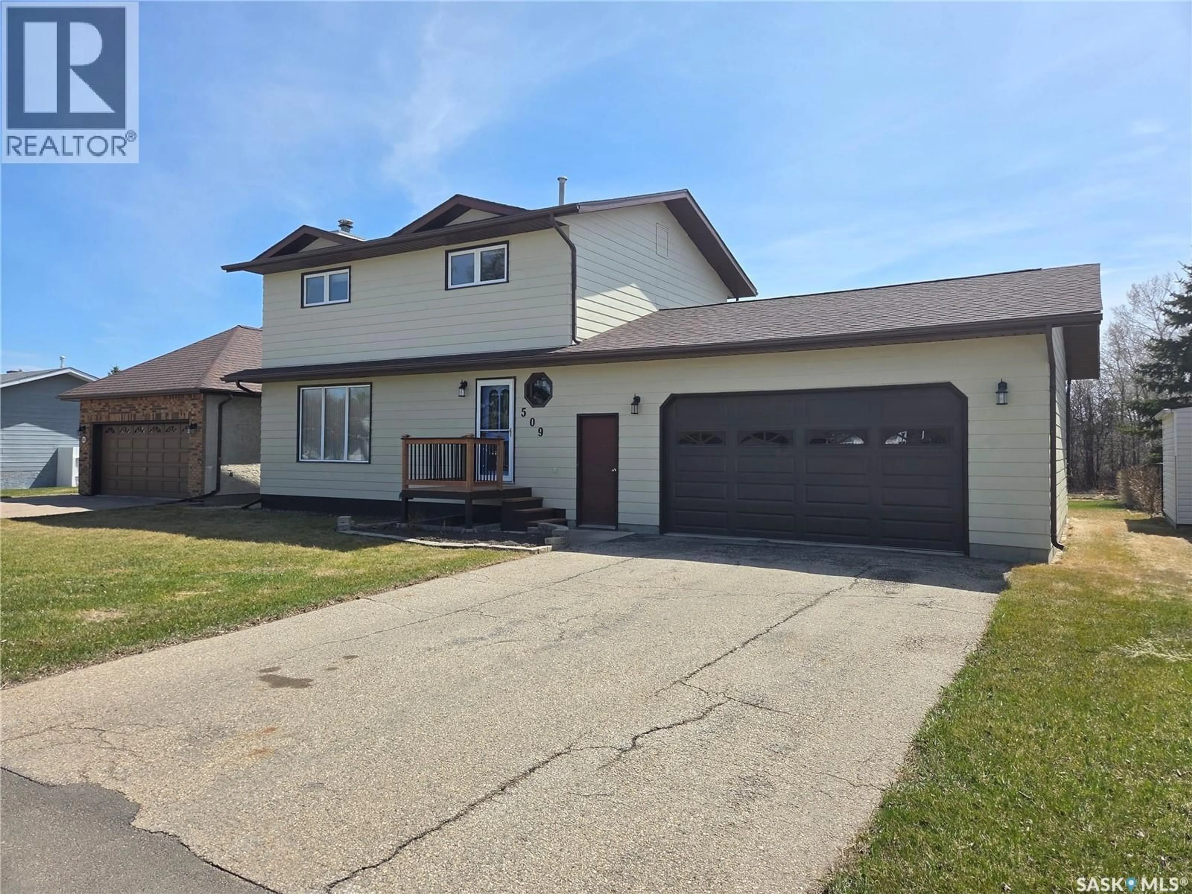 Home with vinyl exterior material, street for 509 CARLYLE AVENUE, Carlyle Saskatchewan S0C0R0