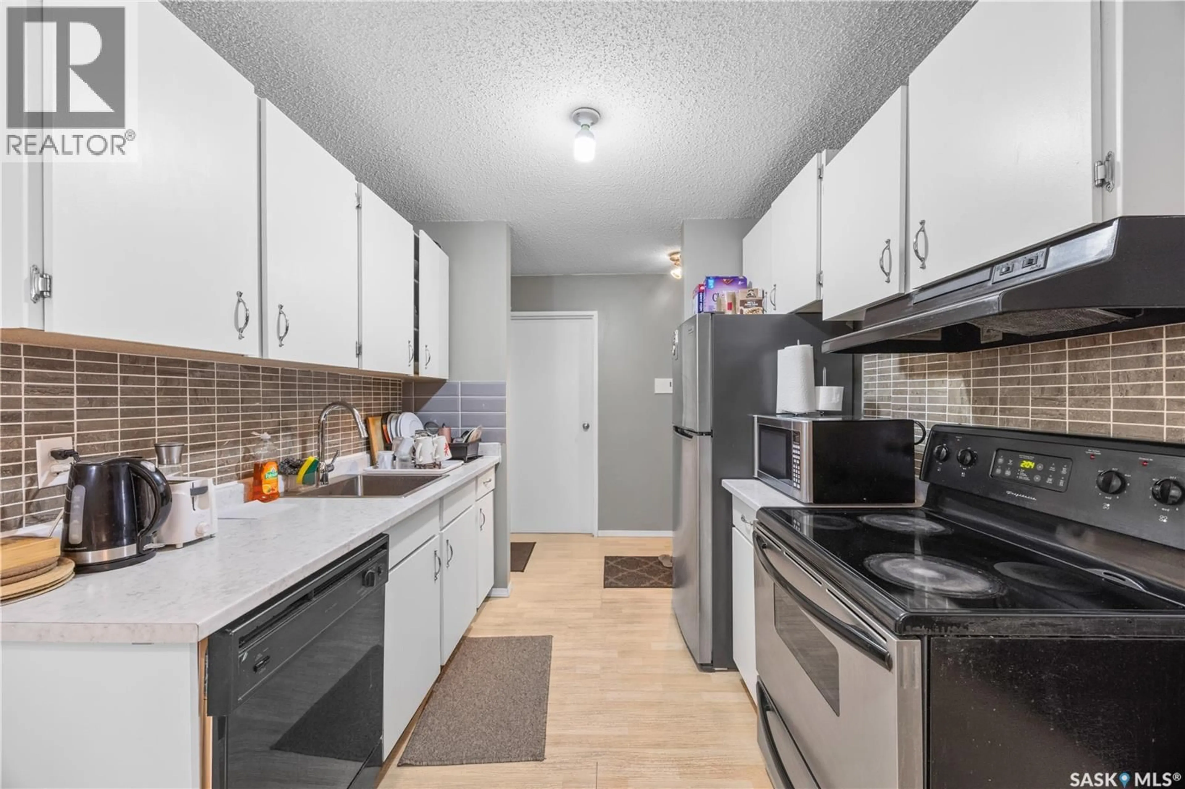 Standard kitchen, unknown for 236 310 STILLWATER DRIVE, Saskatoon Saskatchewan S7J4H7