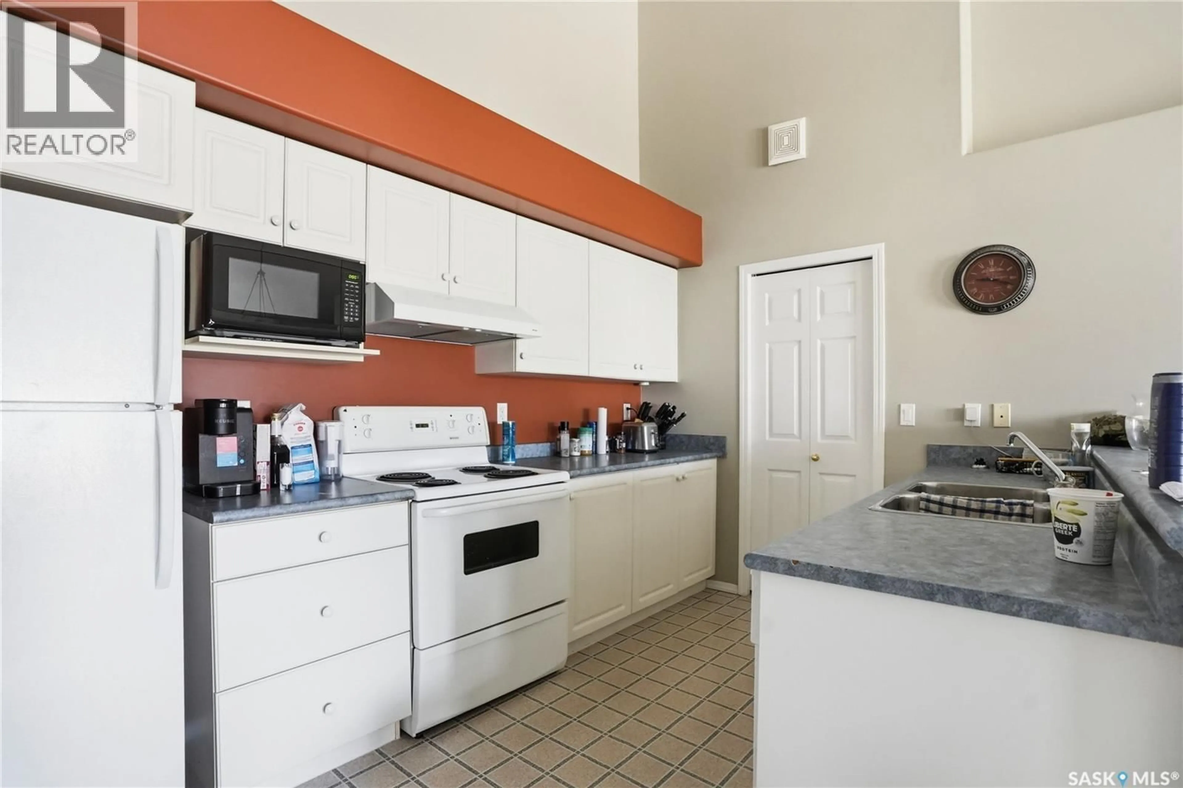 Standard kitchen, ceramic/tile floor for 105th - 203F 141 STREET, Saskatoon Saskatchewan S7N1N3