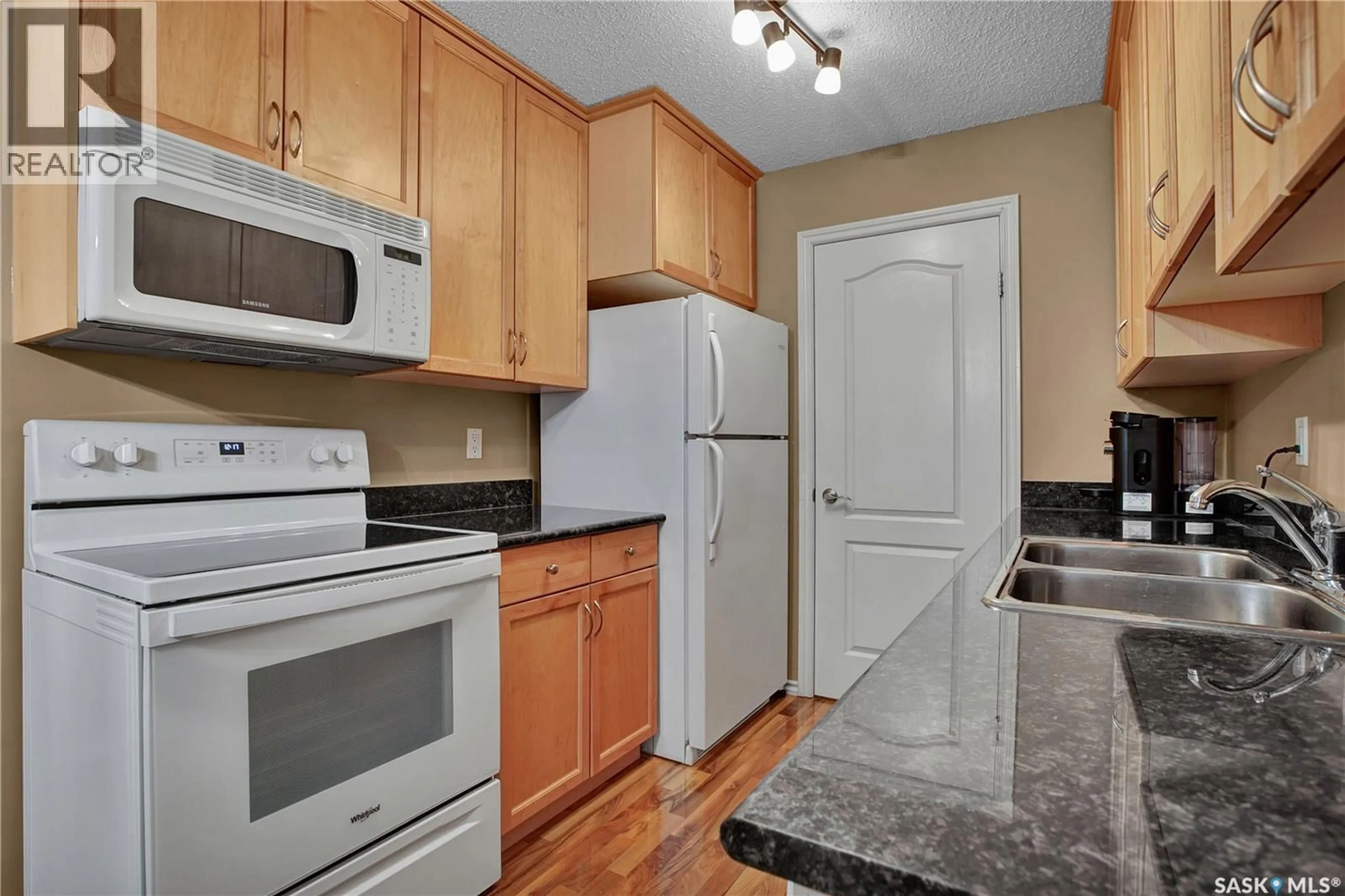 Standard kitchen, unknown for 202D1 - 1121 MCKERCHER DRIVE, Saskatoon Saskatchewan S7H5B8