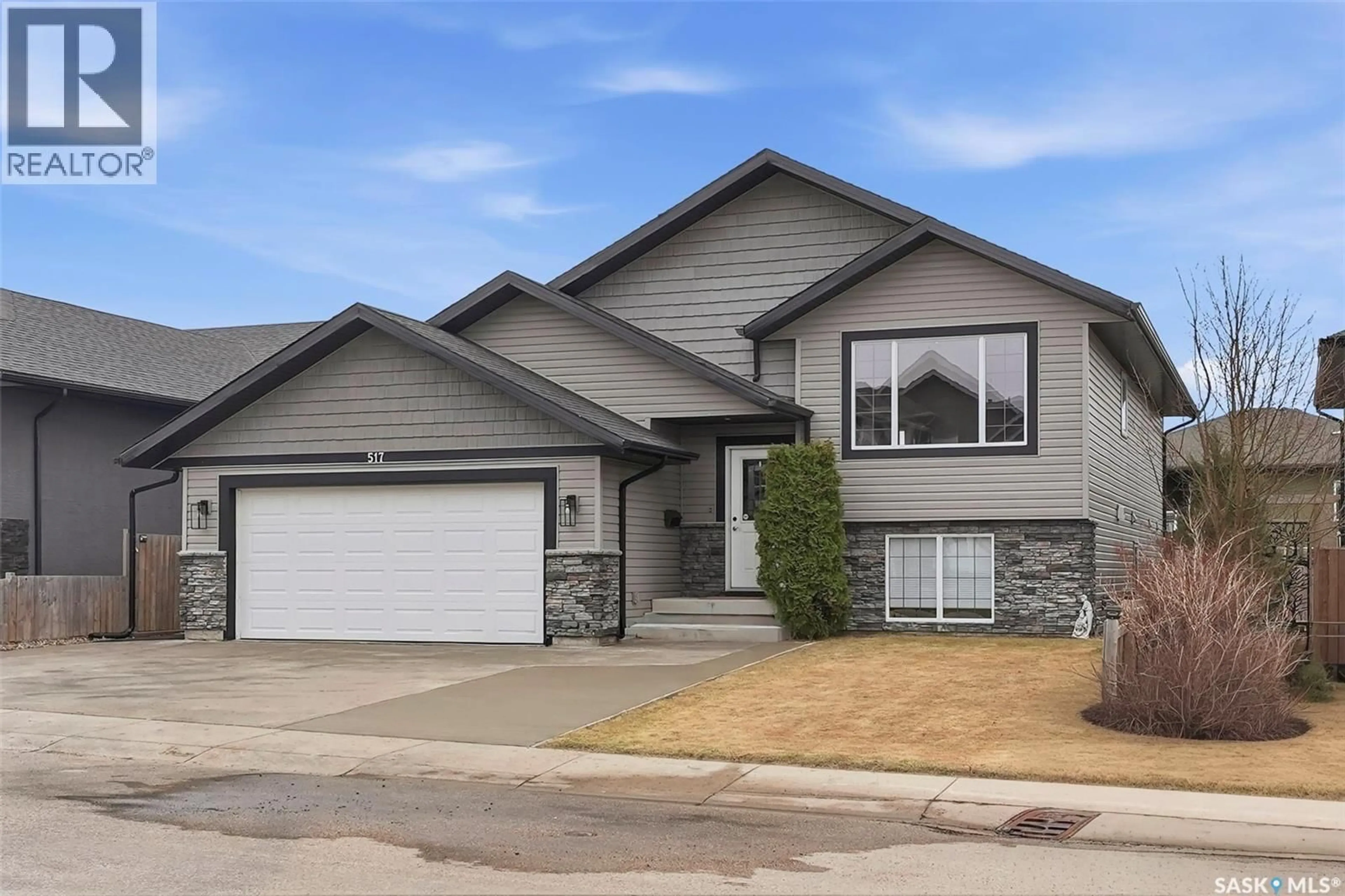 Home with vinyl exterior material, street for 517 REDWOOD CRESCENT, Warman Saskatchewan S0K4S2
