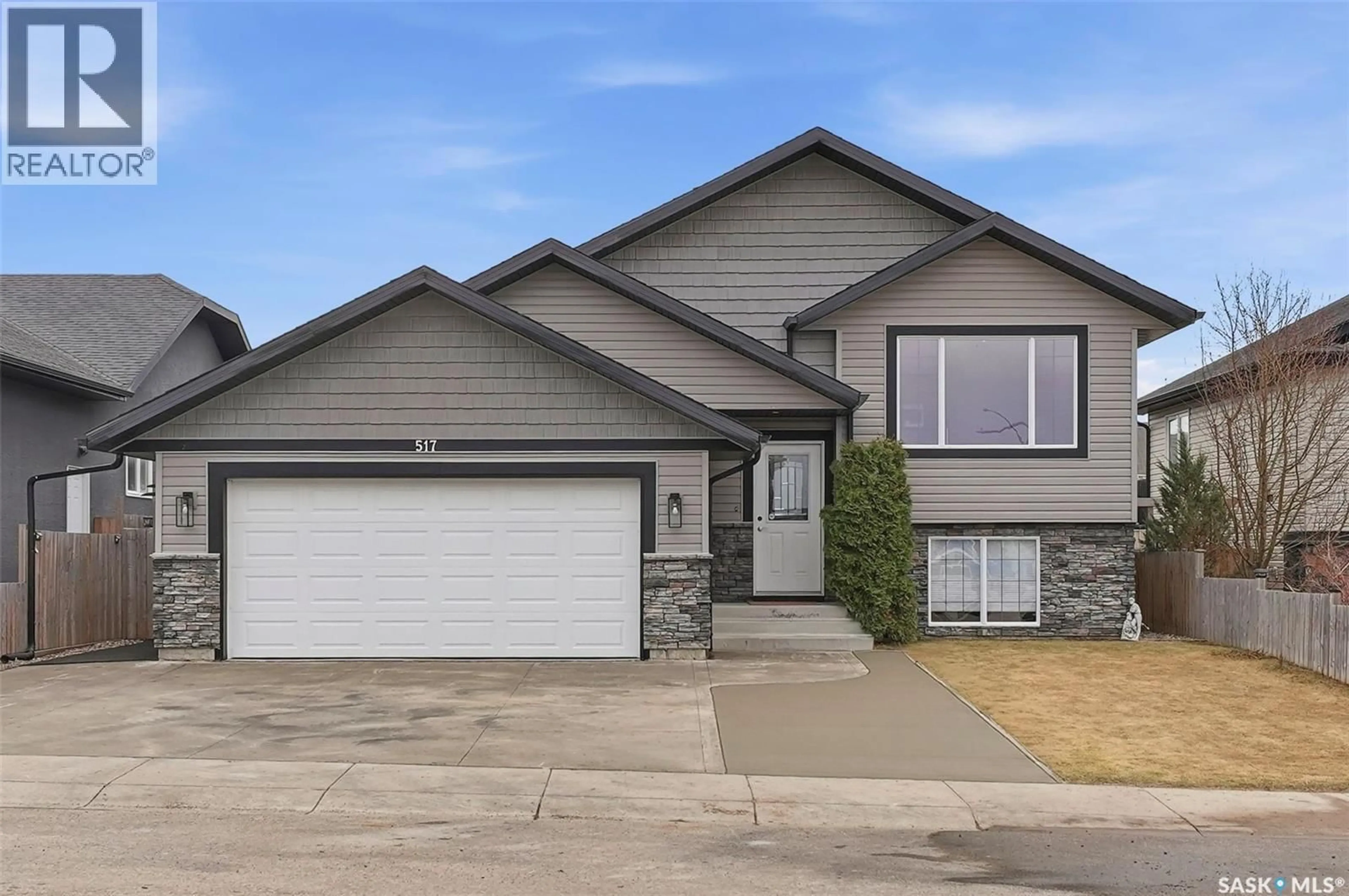 Home with vinyl exterior material, street for 517 REDWOOD CRESCENT, Warman Saskatchewan S0K4S2