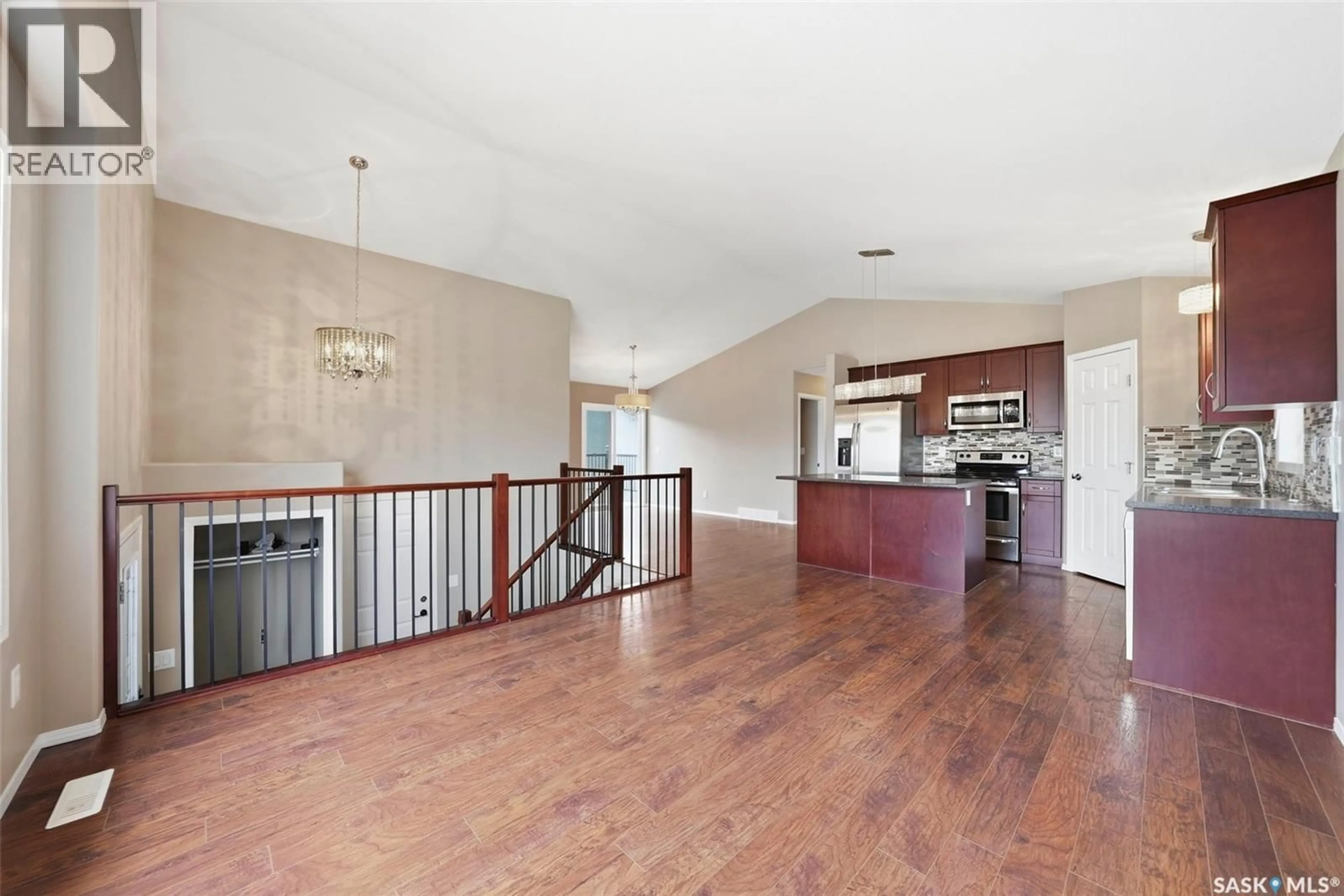 Open concept kitchen, unknown for 517 REDWOOD CRESCENT, Warman Saskatchewan S0K4S2
