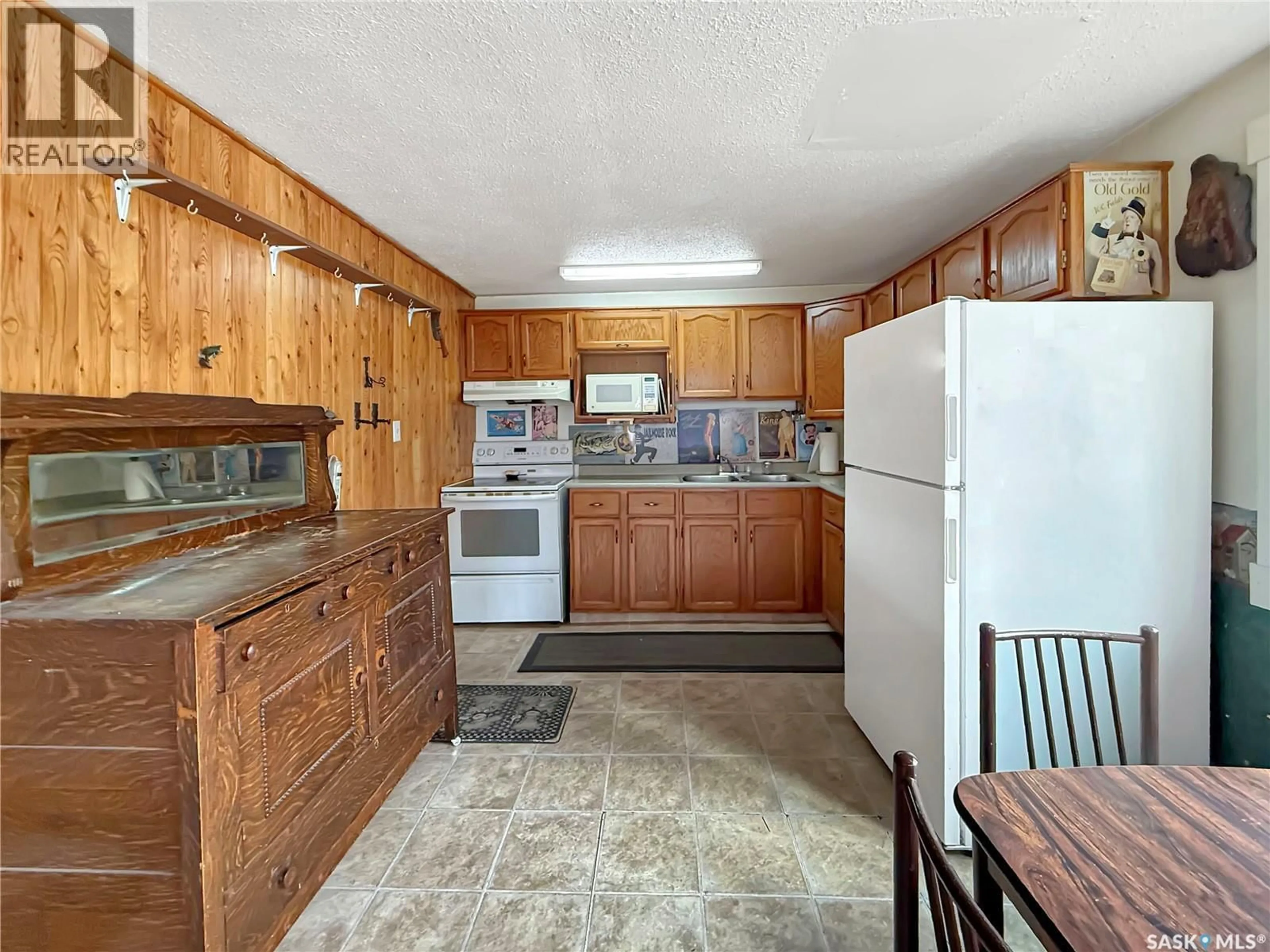 Standard kitchen, unknown for 903 BALSAM STREET, White Swan Lake Saskatchewan S0J3E0