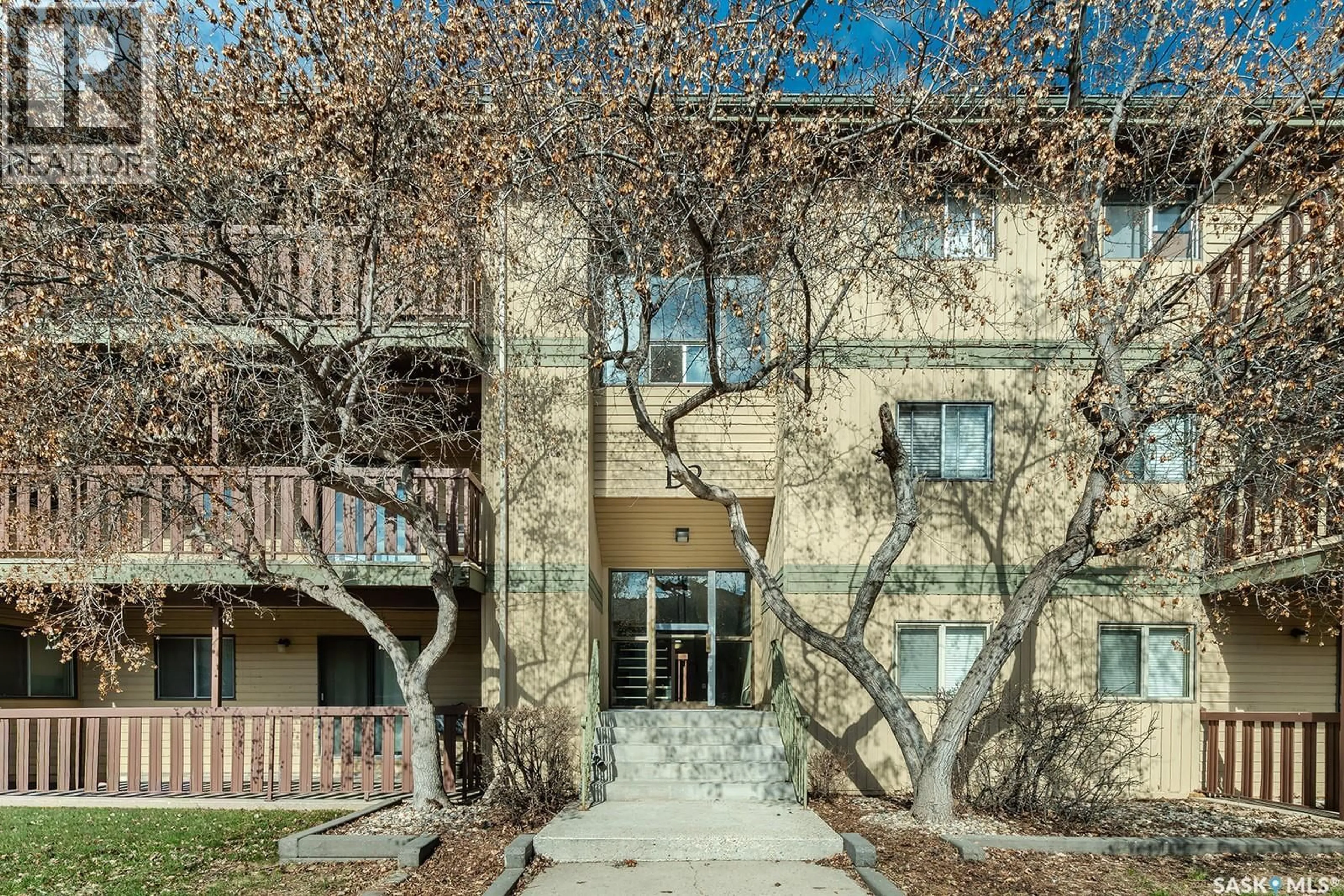 Patio, building for 102D2 - 1121 MCKERCHER DRIVE, Saskatoon Saskatchewan S7H5B8