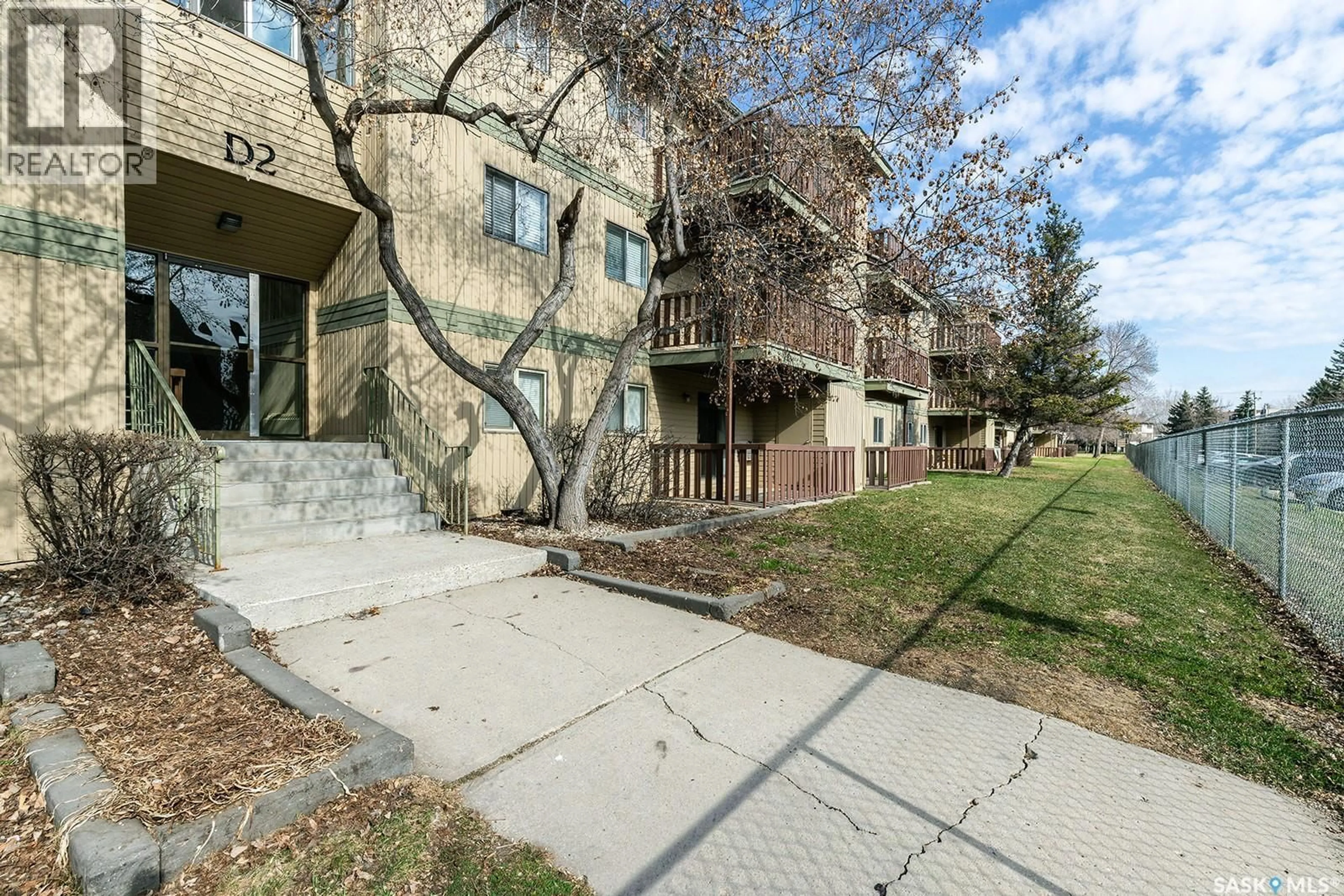 Patio, unknown for 102D2 - 1121 MCKERCHER DRIVE, Saskatoon Saskatchewan S7H5B8