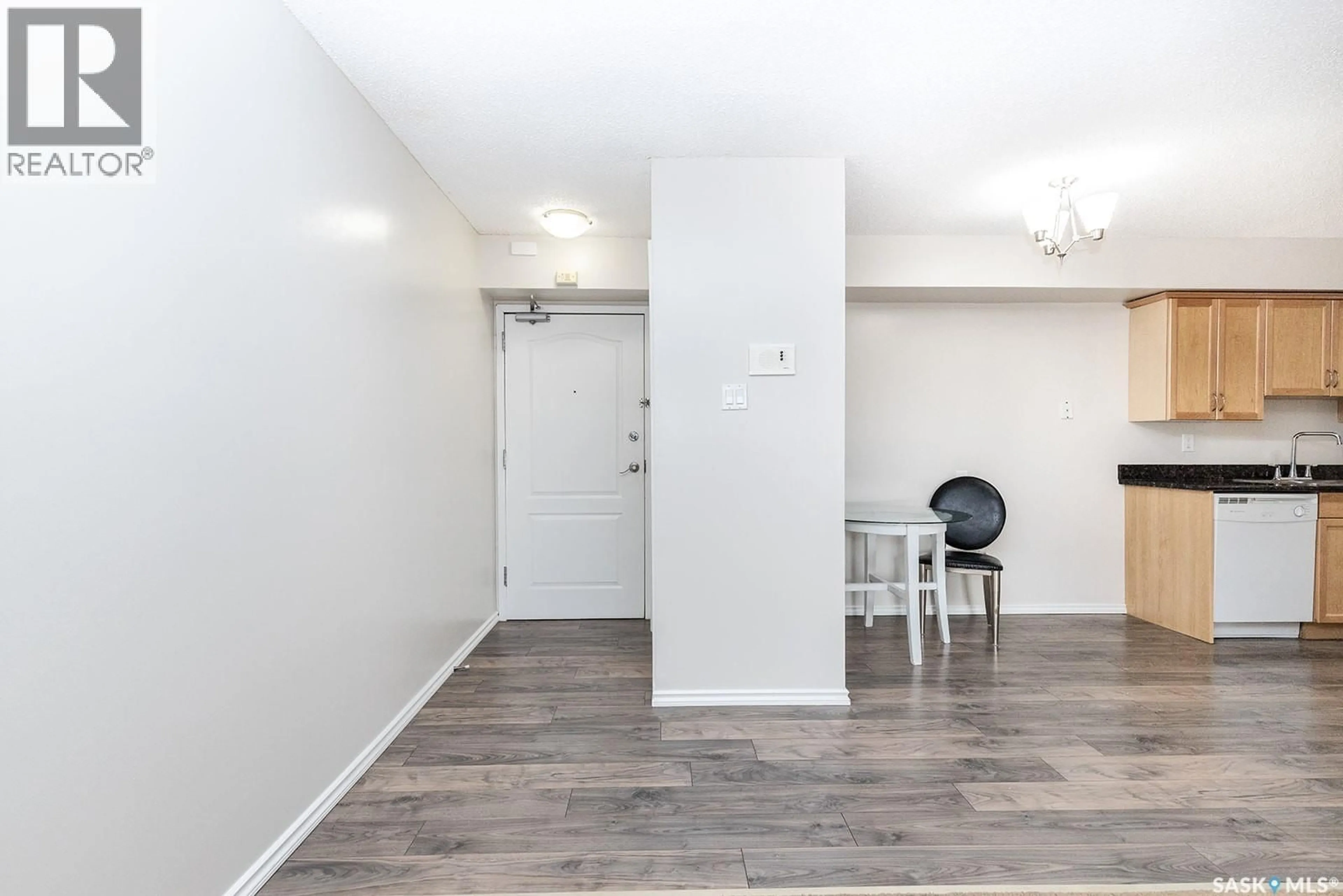 Indoor entryway for 102D2 - 1121 MCKERCHER DRIVE, Saskatoon Saskatchewan S7H5B8