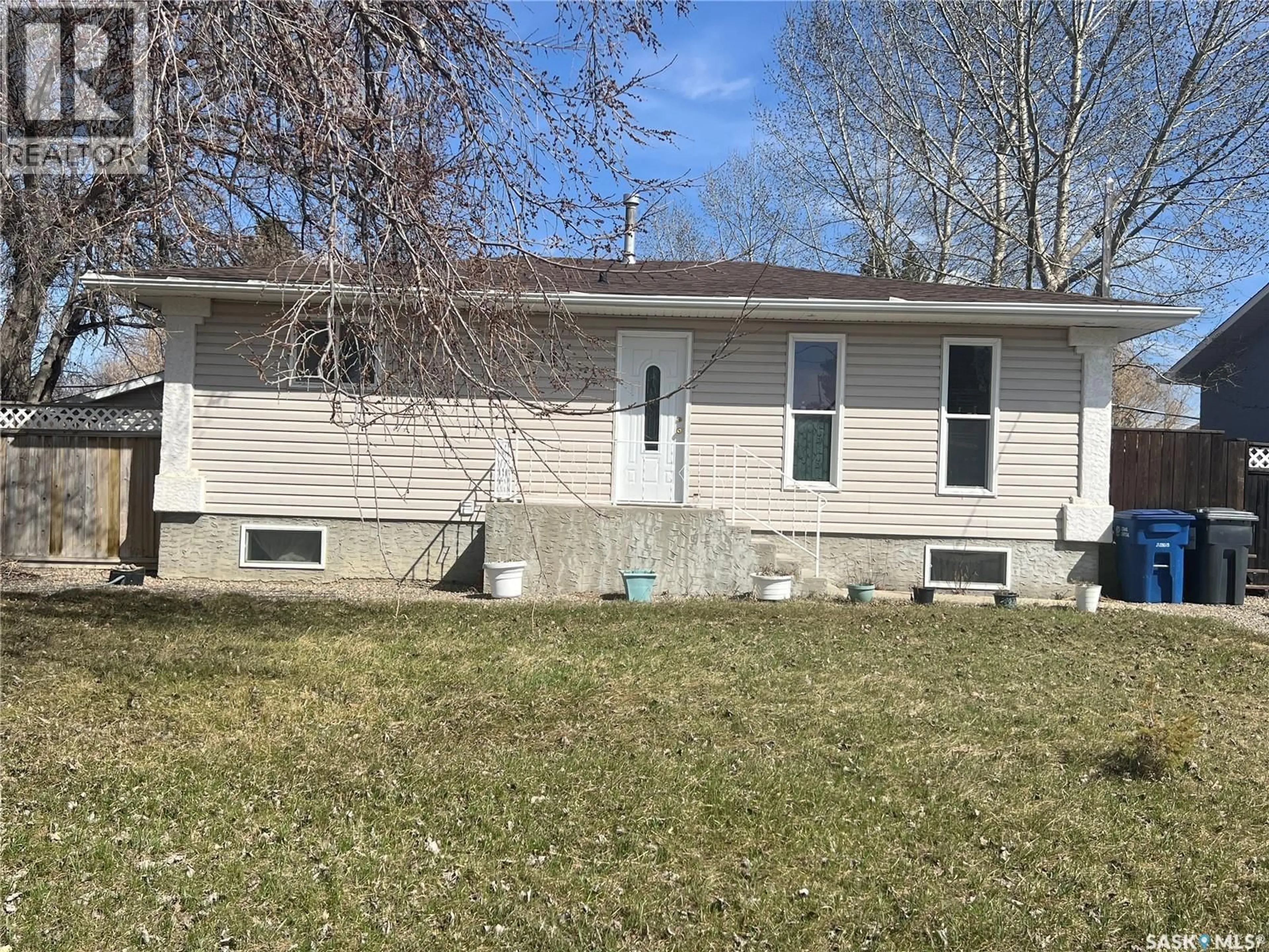 Home with vinyl exterior material, street for 517 LAKE STREET, Esterhazy Saskatchewan S0A0X0