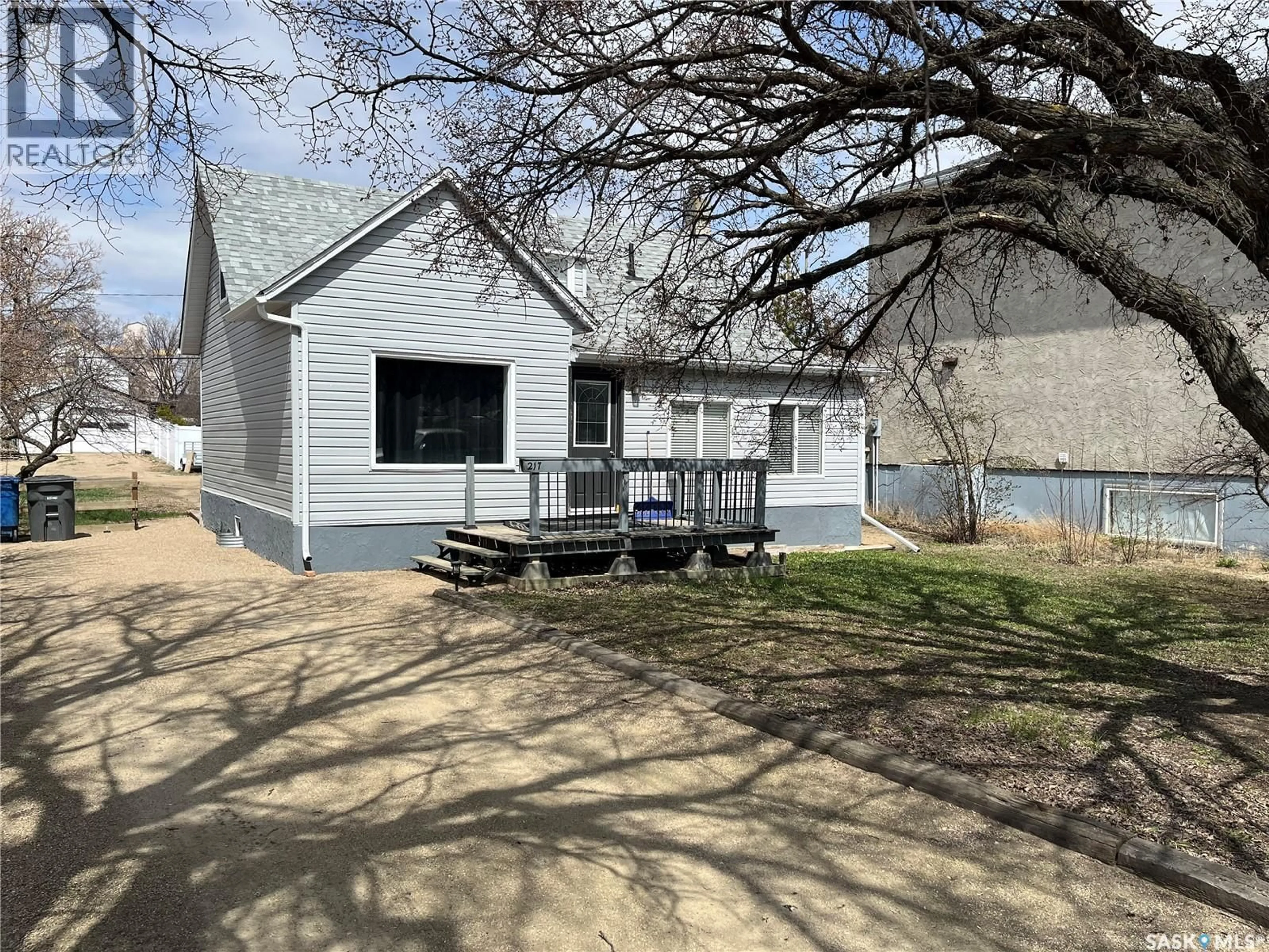 A pic from outside/outdoor area/front of a property/back of a property/a pic from drone, street for W - 217 4TH AVENUE, Gravelbourg Saskatchewan S0H1X0