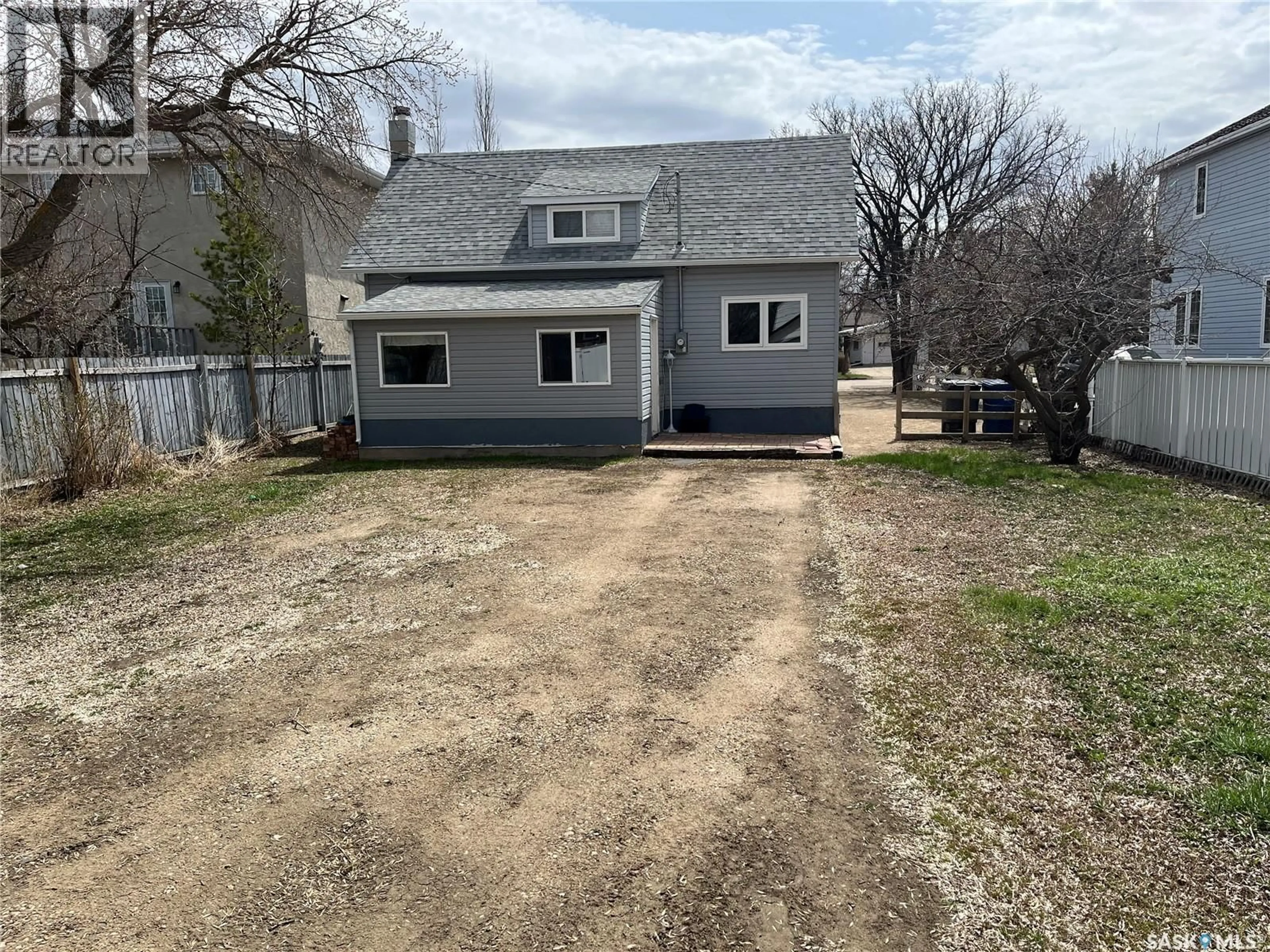A pic from outside/outdoor area/front of a property/back of a property/a pic from drone, street for W - 217 4TH AVENUE, Gravelbourg Saskatchewan S0H1X0