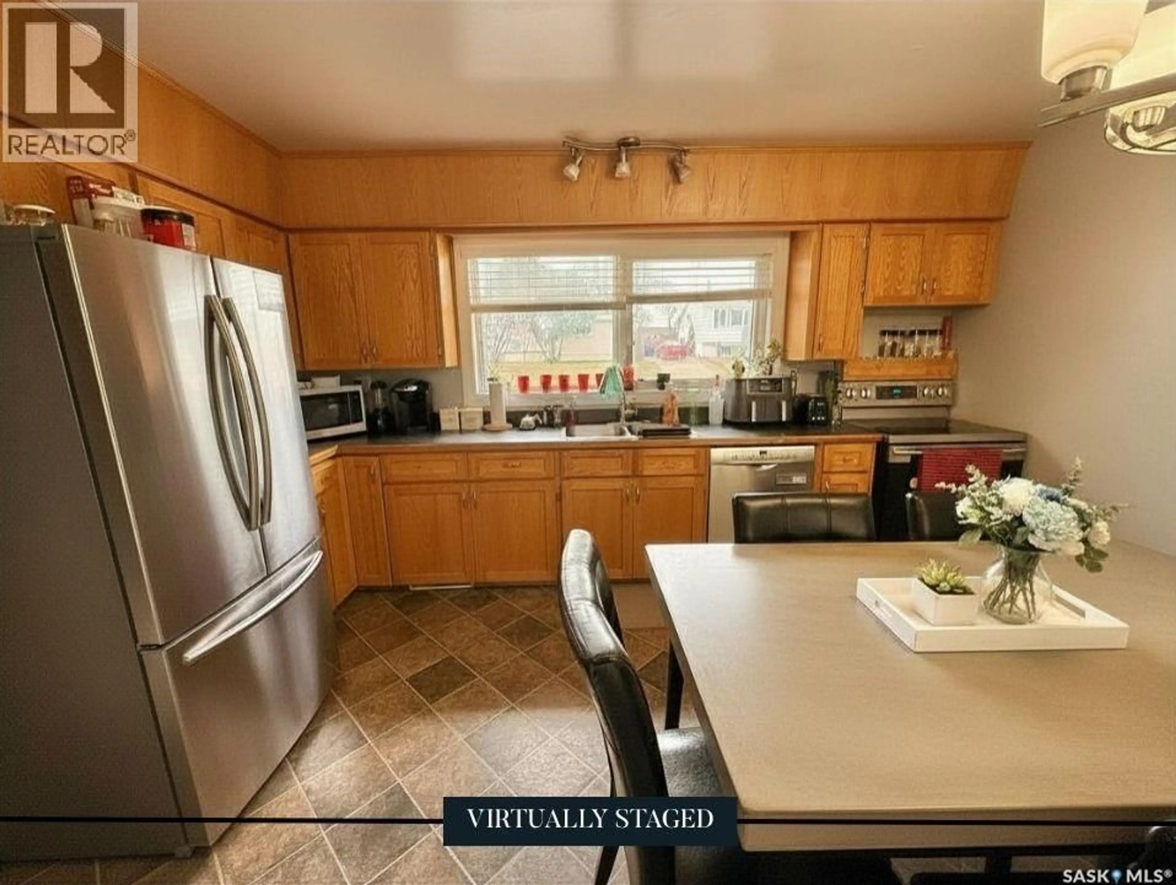 Standard kitchen, unknown for 123 BURKE CRESCENT, Swift Current Saskatchewan S9H4E4