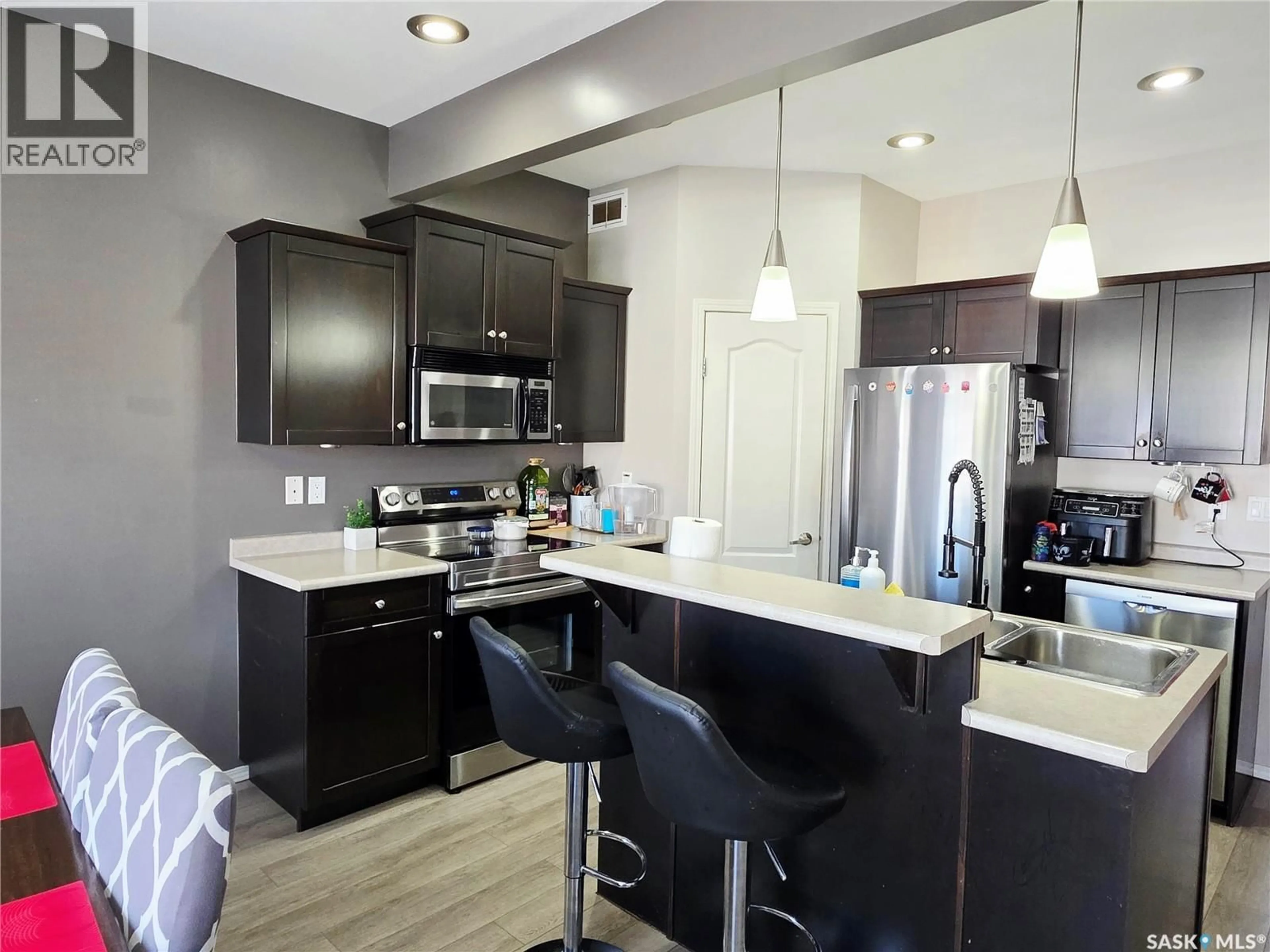 Open concept kitchen, unknown for 531 GORDON ROAD, Saskatoon Saskatchewan S7T0A7
