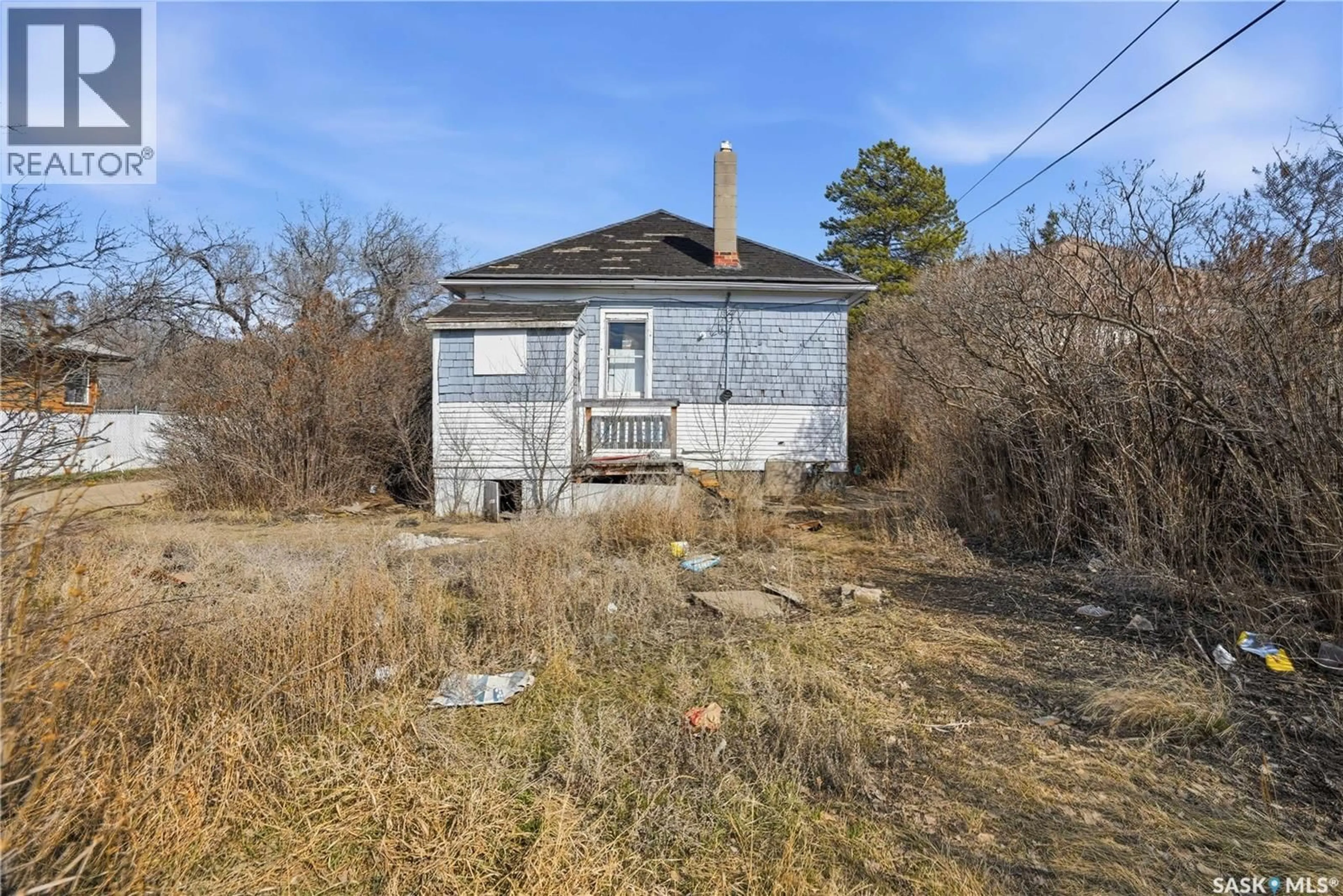 Shed for 1284 3RD AVENUE, Moose Jaw Saskatchewan S6H1G3