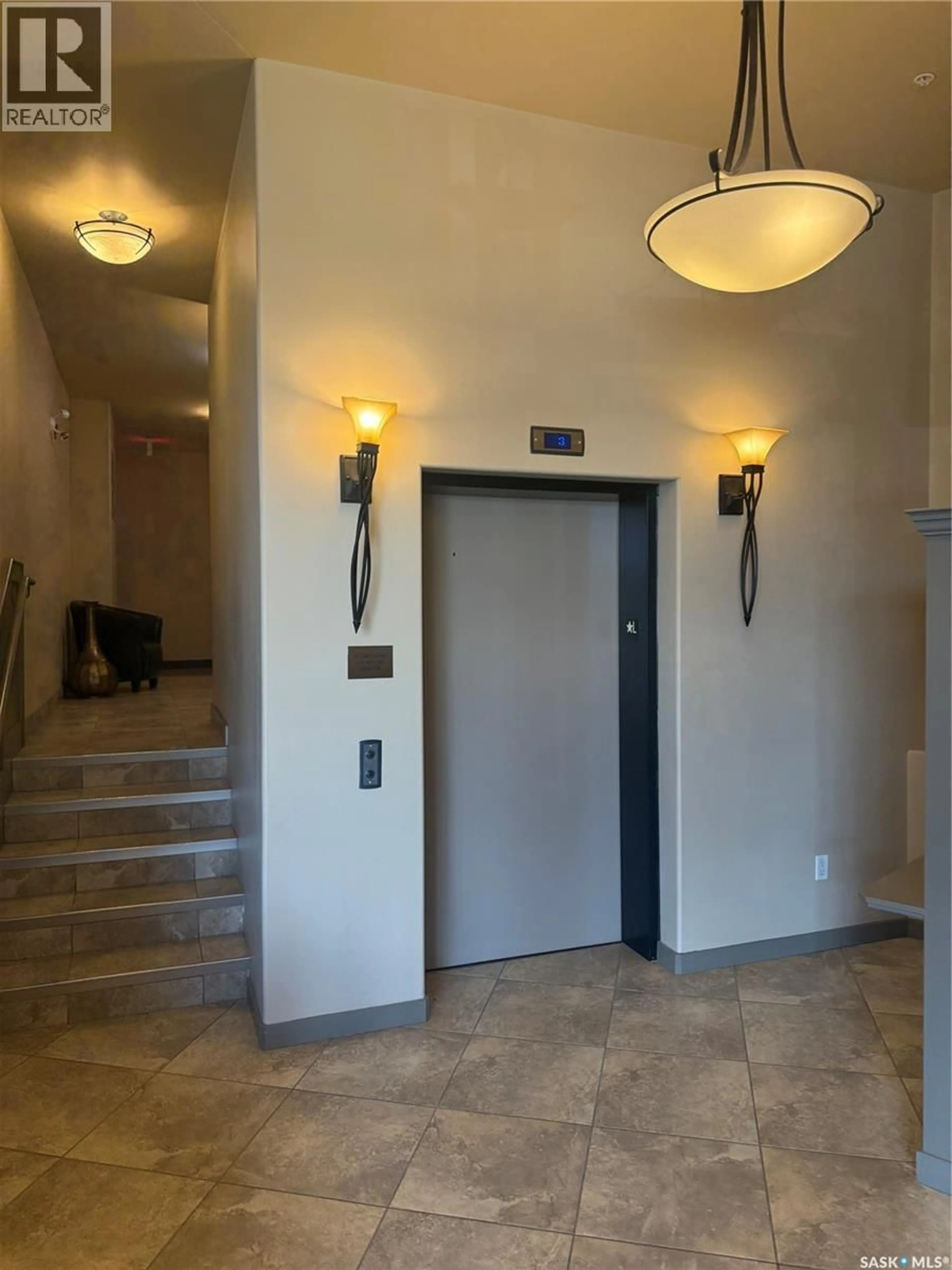 Indoor foyer for 128 2710 MAIN STREET, Saskatoon Saskatchewan S7H0M3