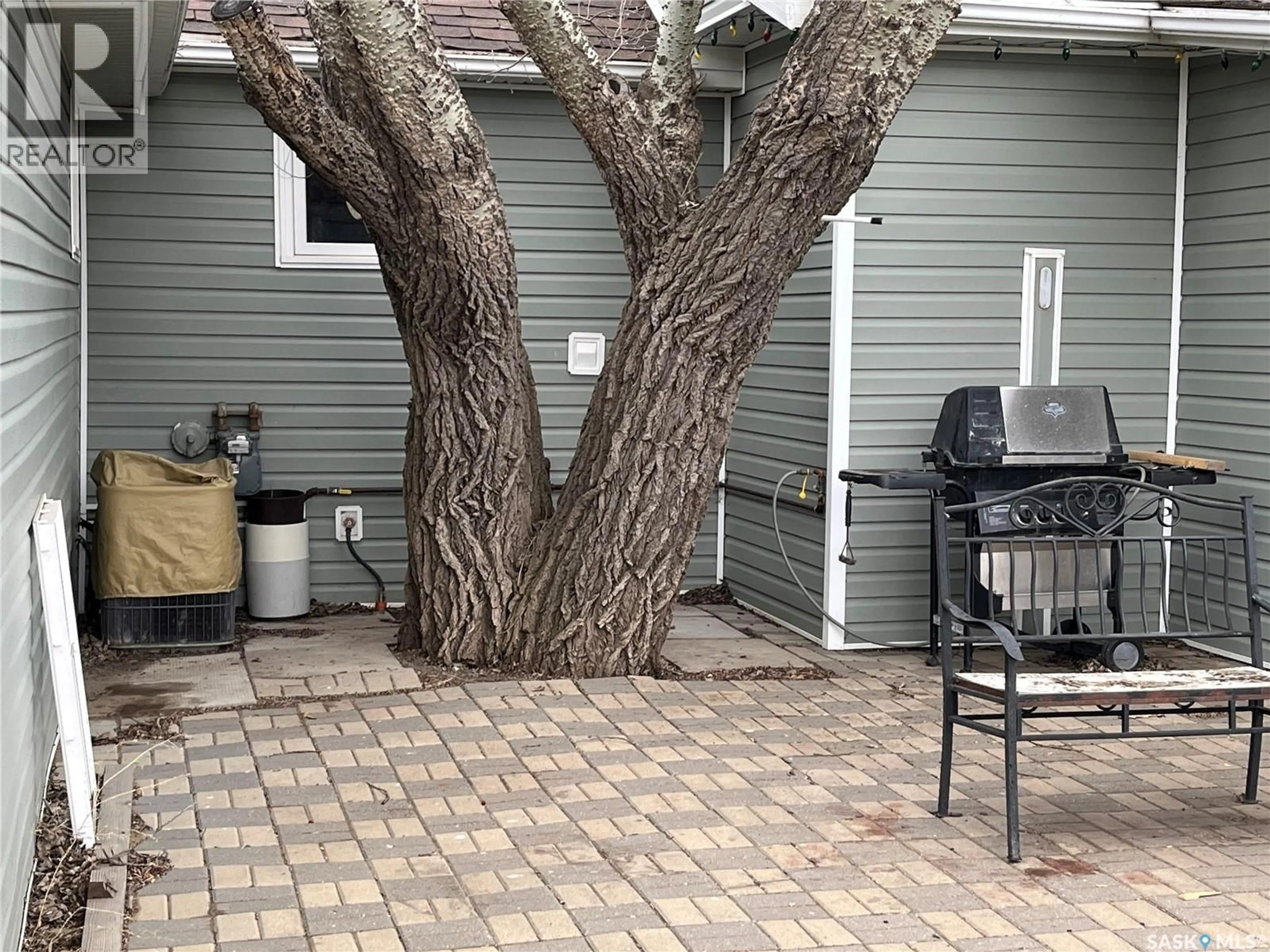Patio, street for 9 2ND STREET, Willow Bunch Saskatchewan S0H4K0