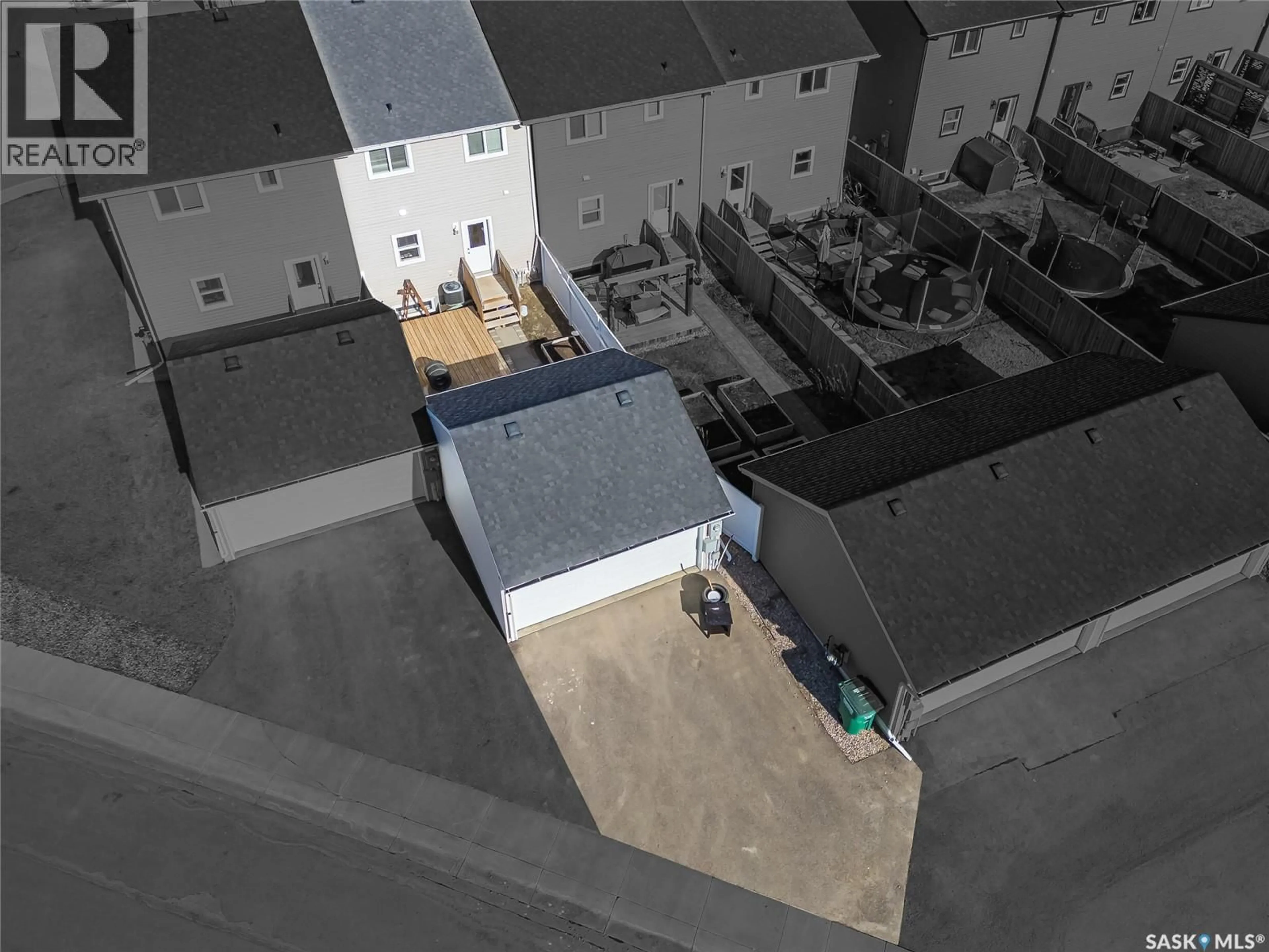A pic from outside/outdoor area/front of a property/back of a property/a pic from drone, building for 404 UNDERHILL ROAD, Saskatoon Saskatchewan S7V0V4