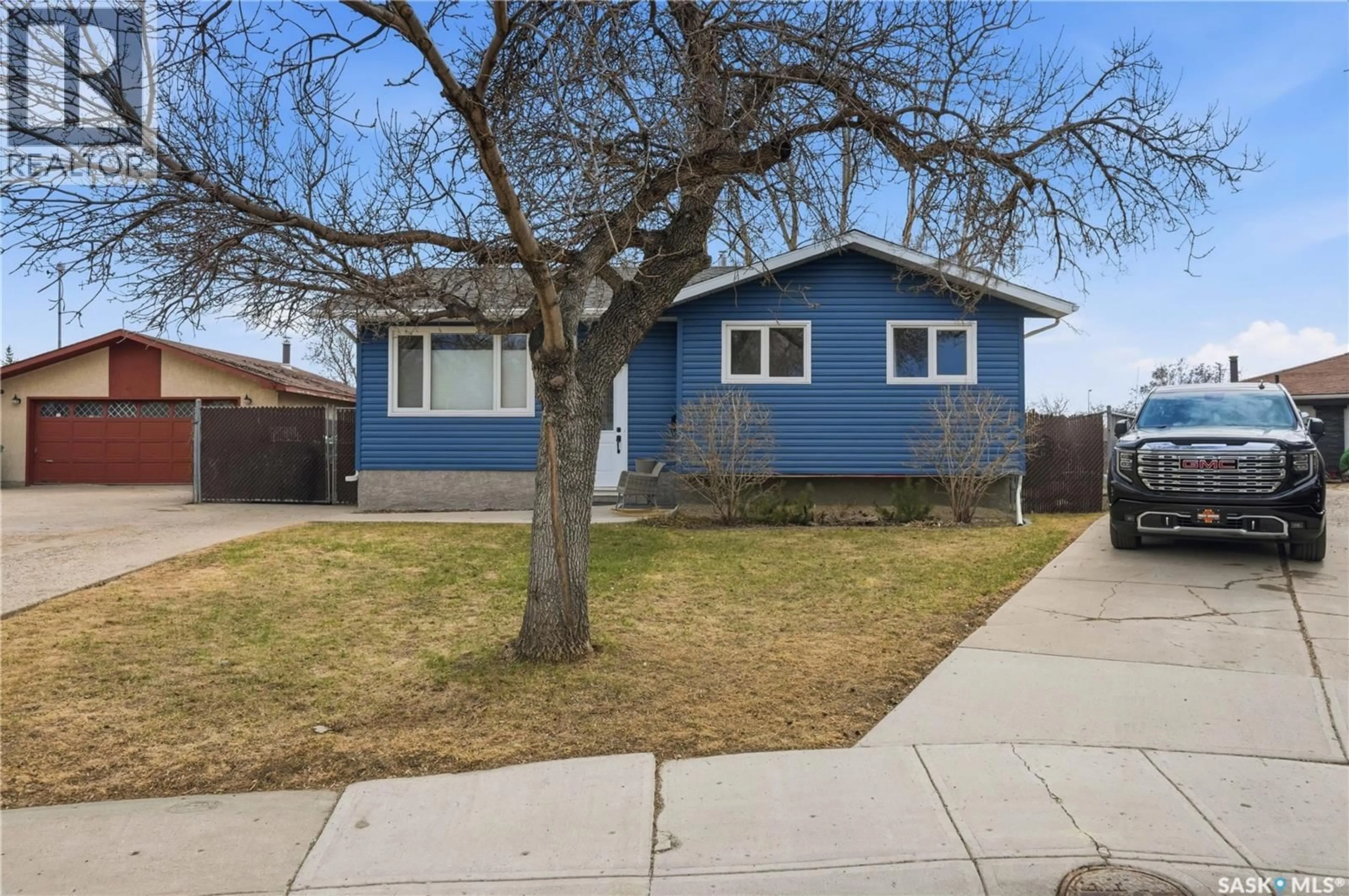 Home with vinyl exterior material, street for 95 SCHNEIDER CRESCENT, Regina Saskatchewan S4R7R6