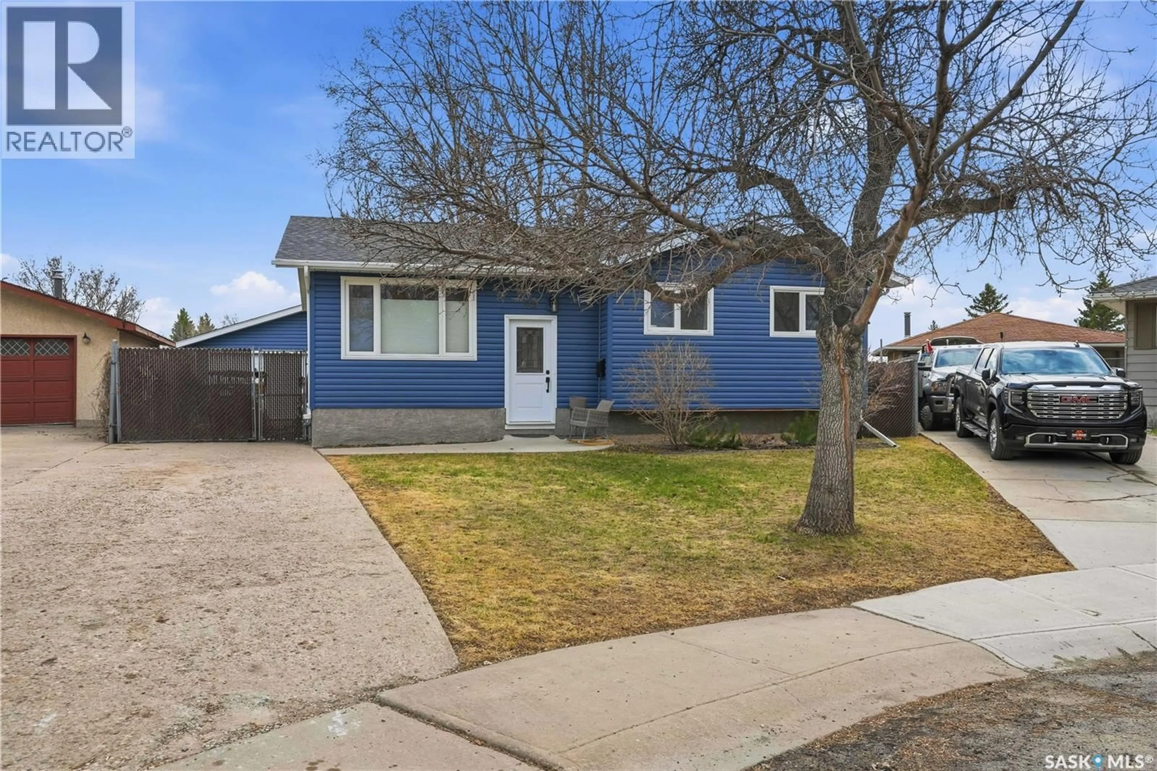 Home with vinyl exterior material, street for 95 SCHNEIDER CRESCENT, Regina Saskatchewan S4R7R6