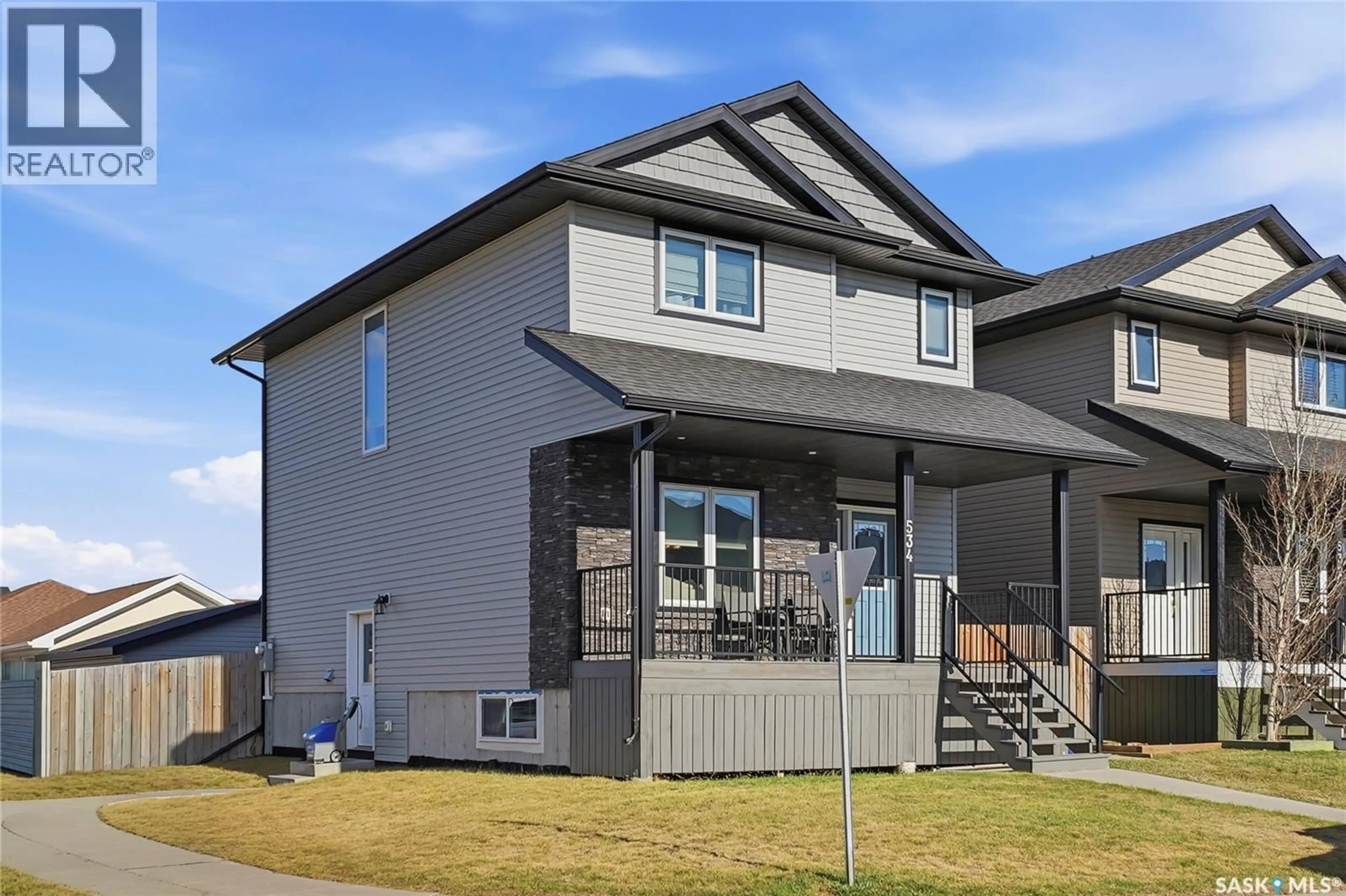 Home with vinyl exterior material, street for 534 MAPLE CRESCENT, Warman Saskatchewan S0K4S2