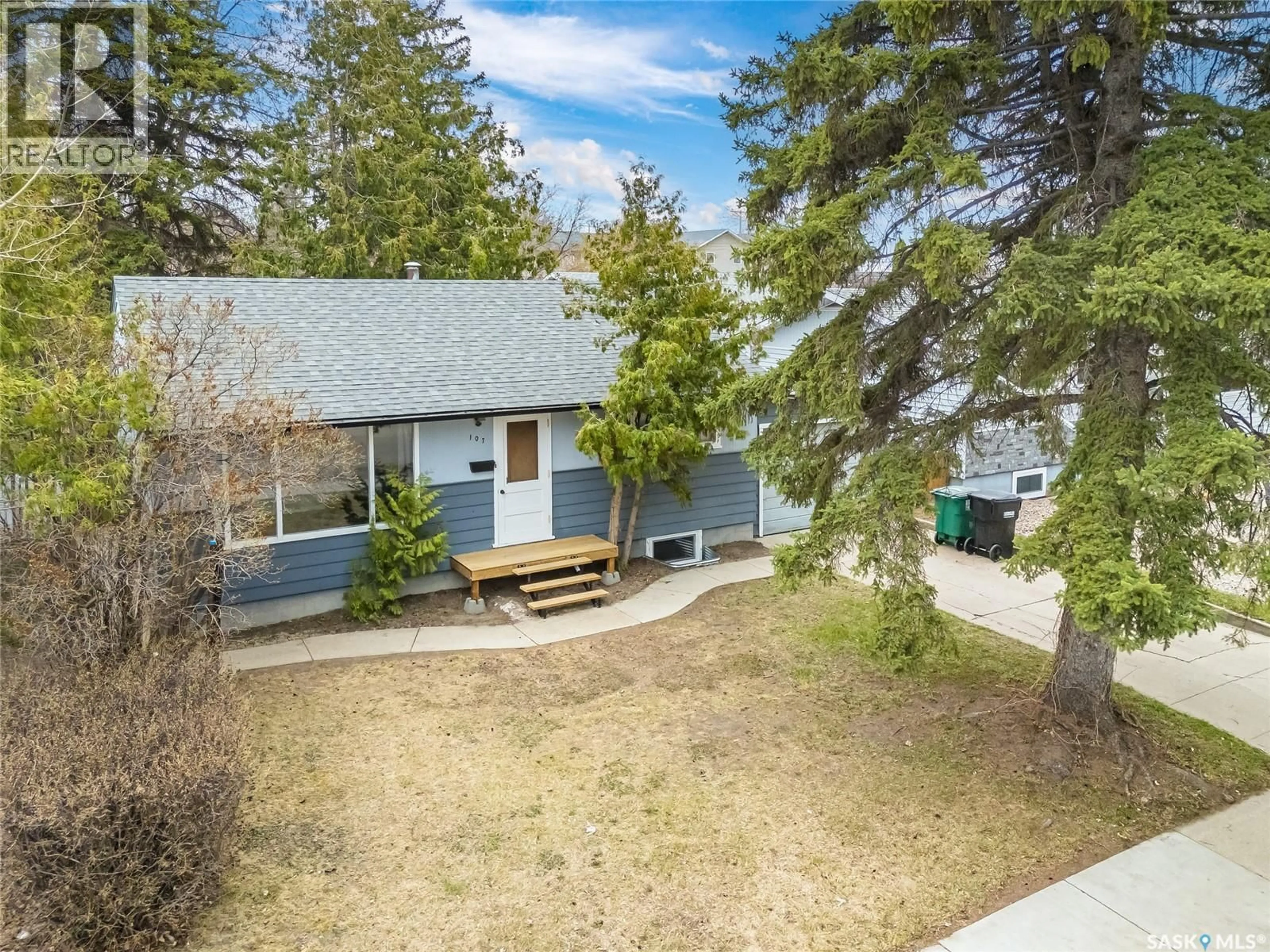 A pic from outside/outdoor area/front of a property/back of a property/a pic from drone, street for 107 CRUISE STREET, Saskatoon Saskatchewan S7N2C2