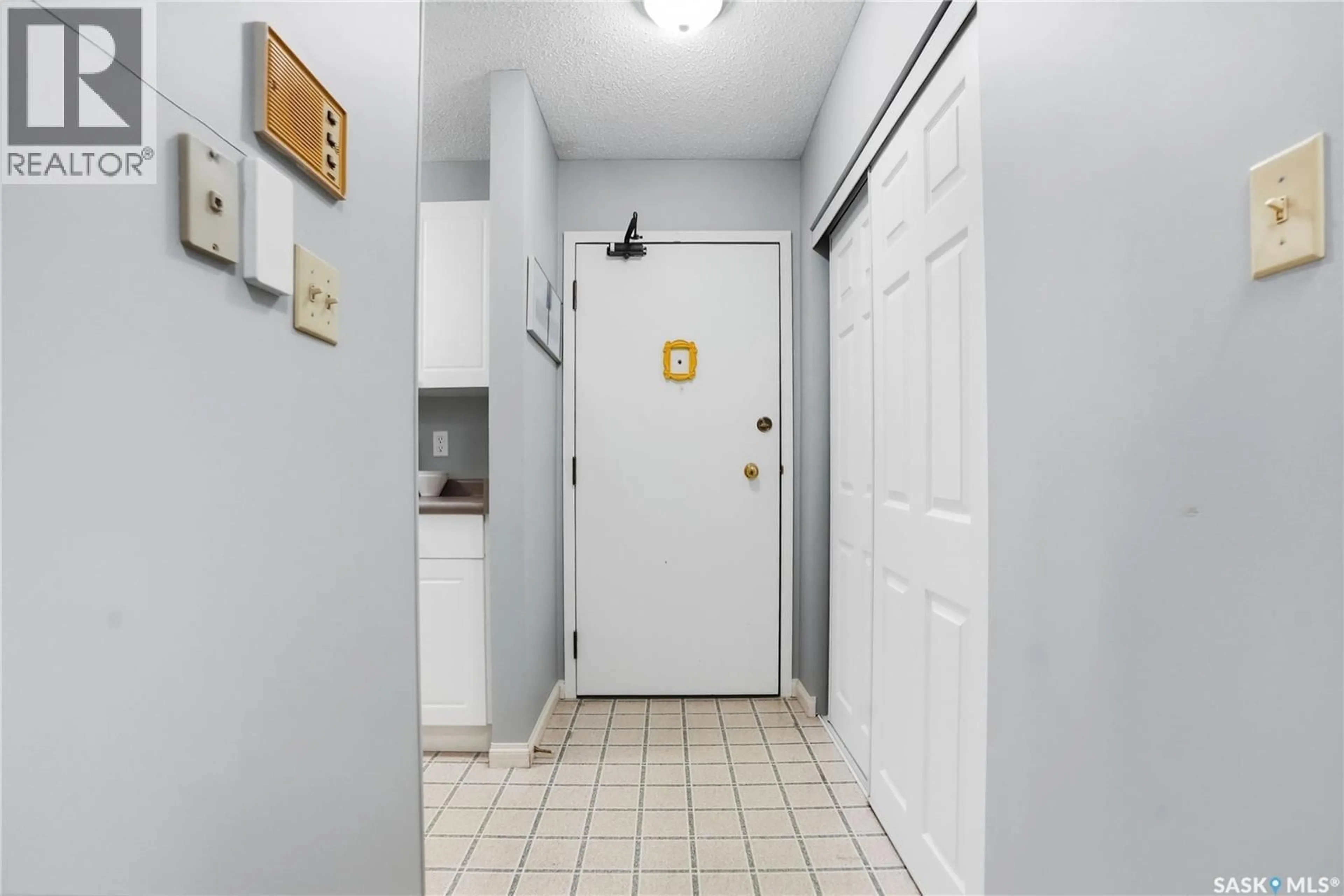 Indoor entryway for 104 215 TAIT PLACE, Saskatoon Saskatchewan S7H5L5
