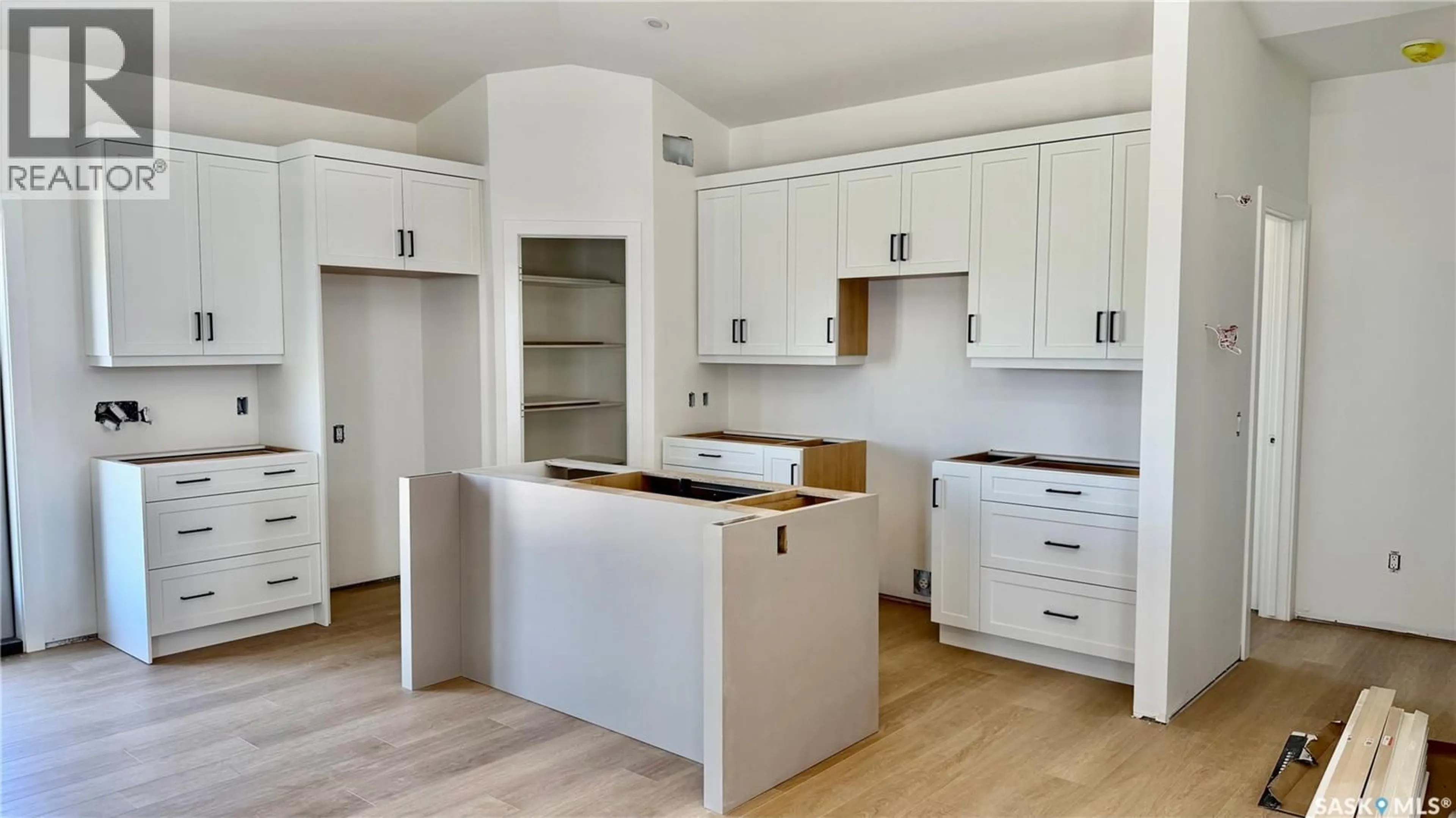 Open concept kitchen, wood/laminate floor for 117 EMMA CRESCENT, Martensville Saskatchewan S0K2T1