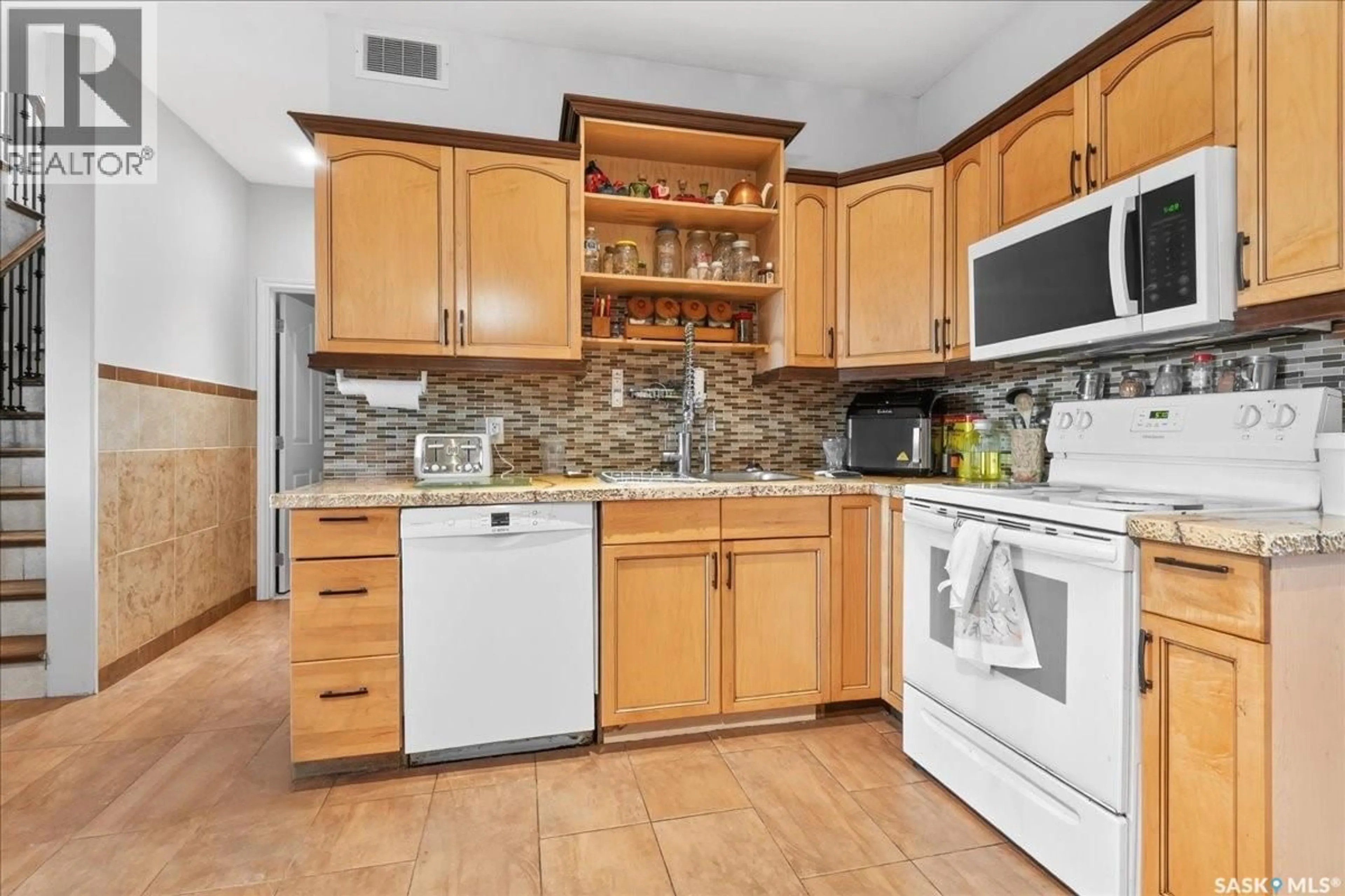 Standard kitchen, ceramic/tile floor for COUNIOS ACREAGE, Lumsden Rm No. 189 Saskatchewan S0G3C0