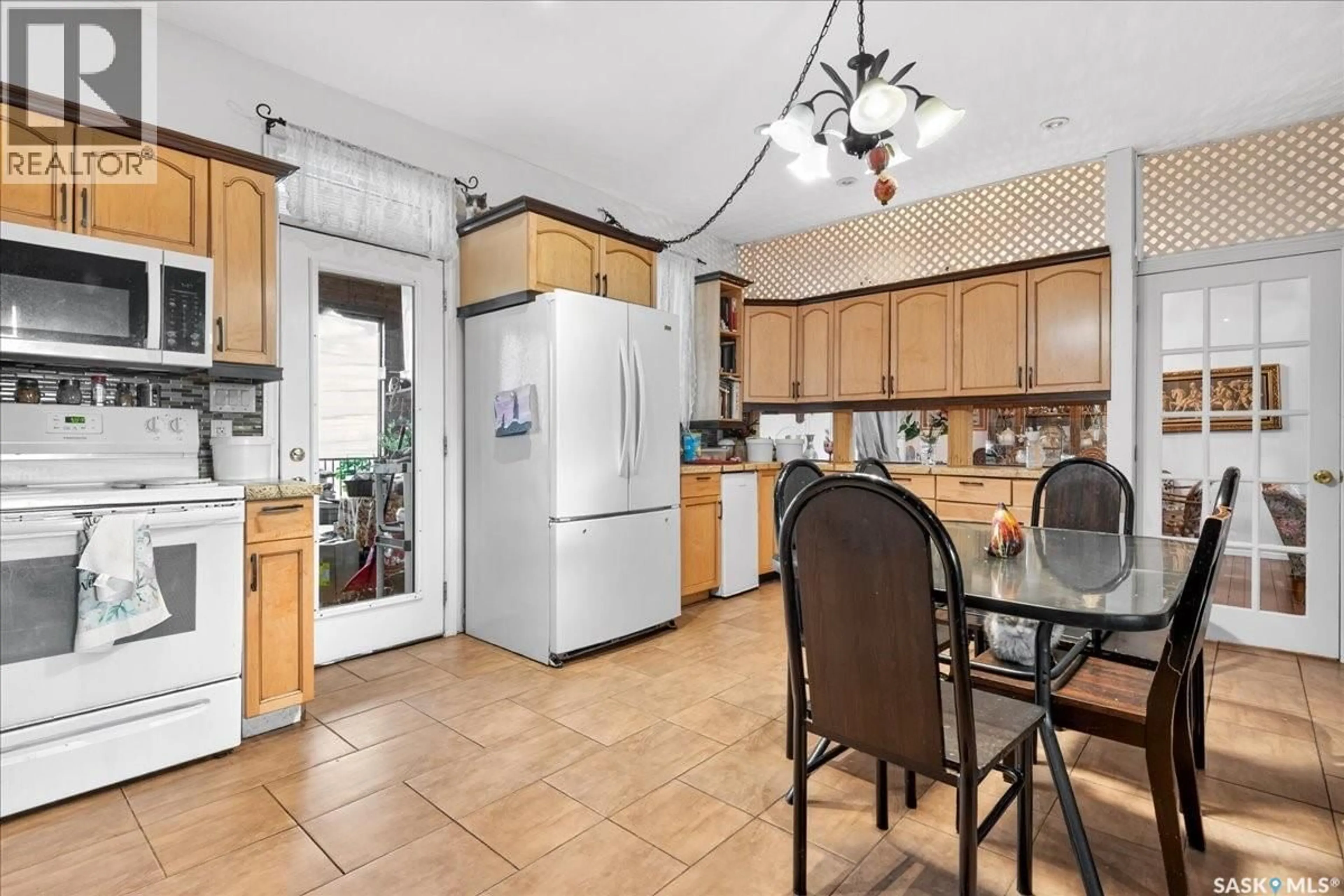 Standard kitchen, ceramic/tile floor for COUNIOS ACREAGE, Lumsden Rm No. 189 Saskatchewan S0G3C0
