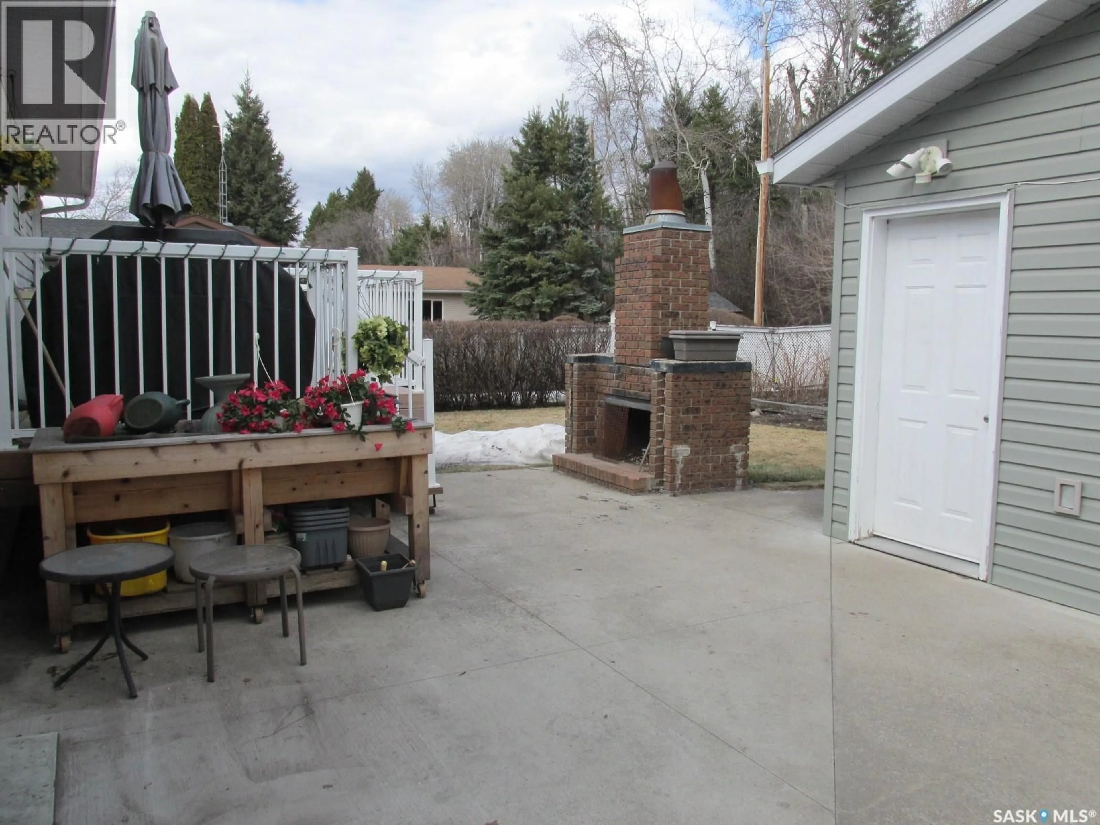 Patio, street for 501 4TH STREET, Nipawin Saskatchewan S0E1E0