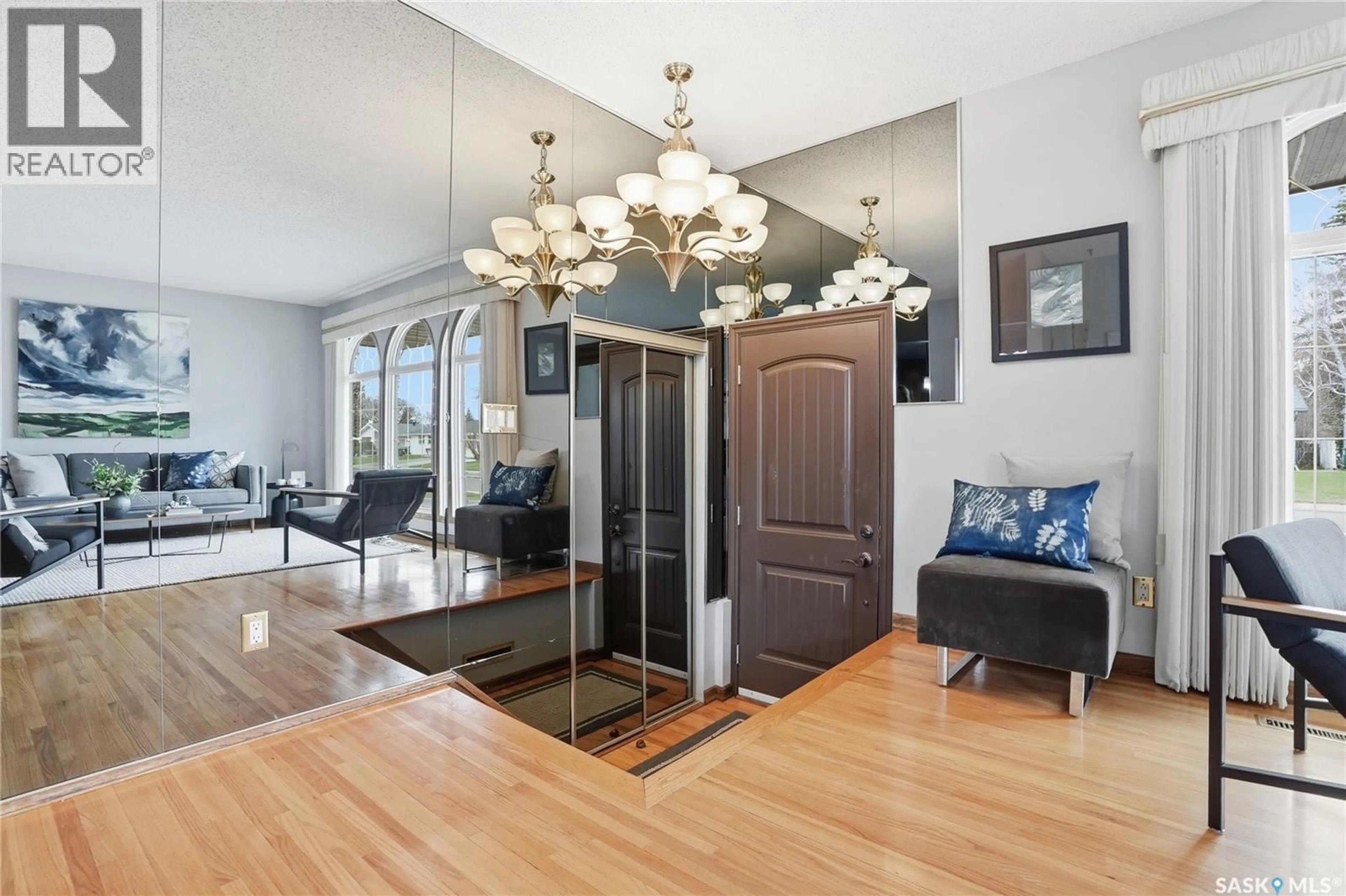 Indoor foyer for 36 MORRIS DRIVE, Saskatoon Saskatchewan S7L3T9