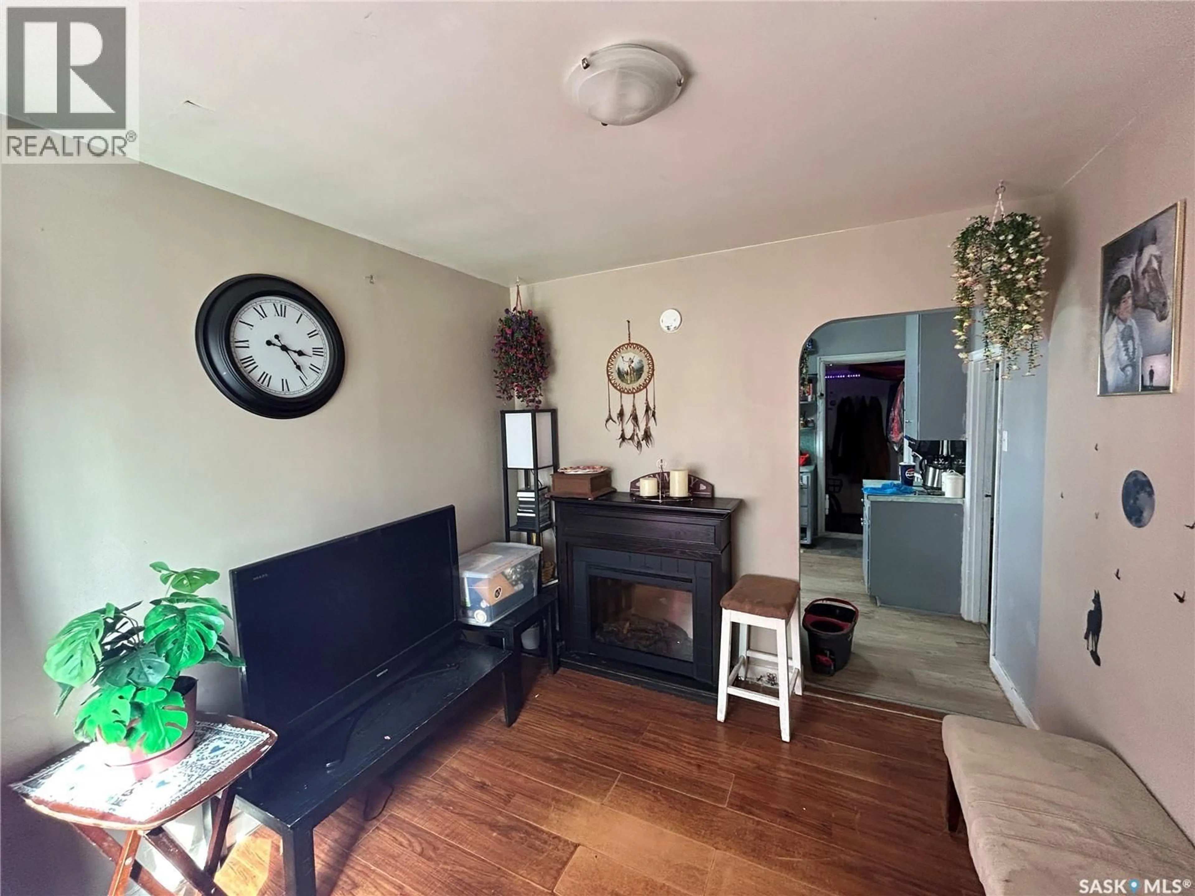 Living room with furniture, unknown for 1112 N AVENUE S, Saskatoon Saskatchewan S7M2P8