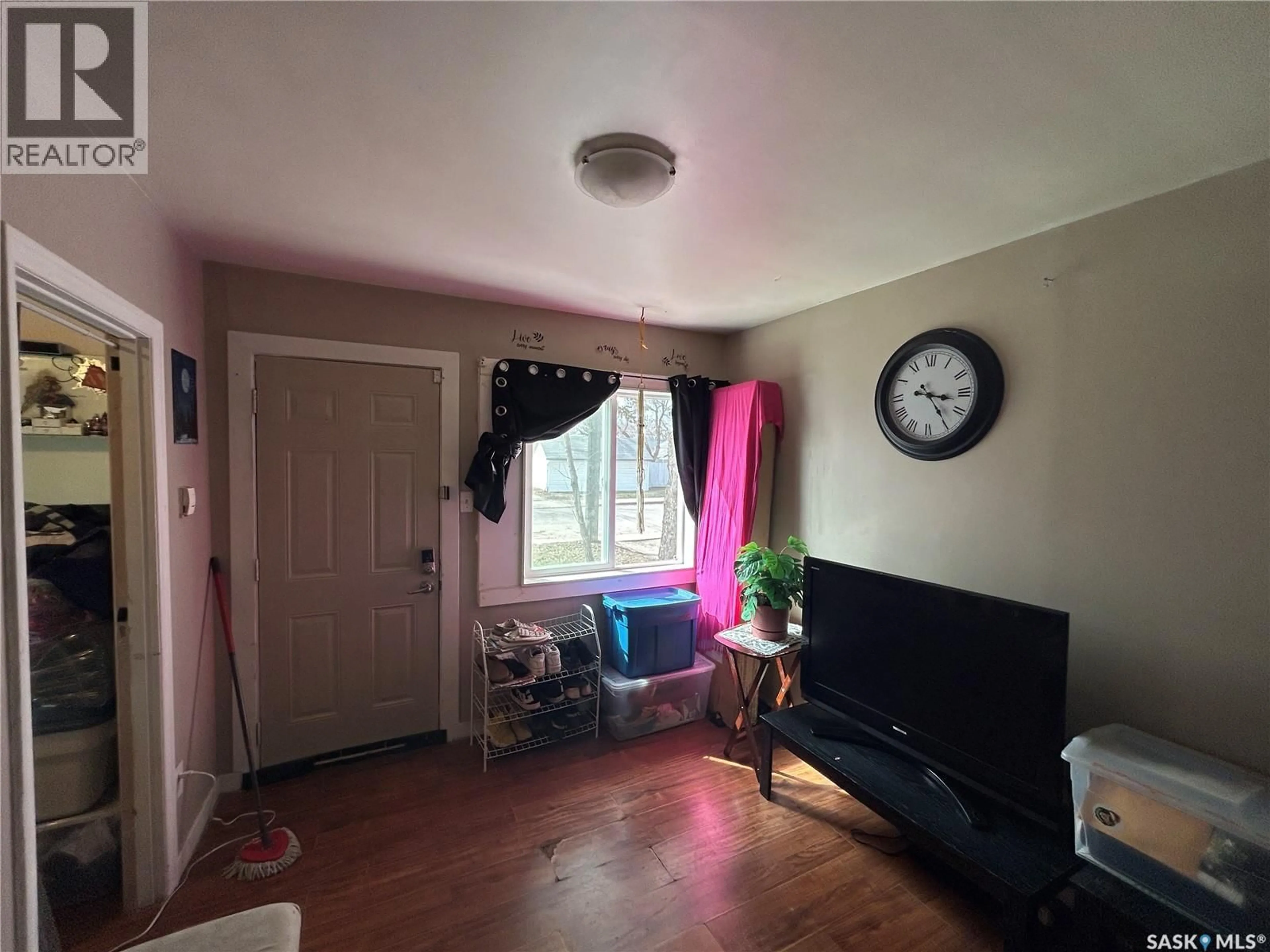 A pic of a room for 1112 N AVENUE S, Saskatoon Saskatchewan S7M2P8