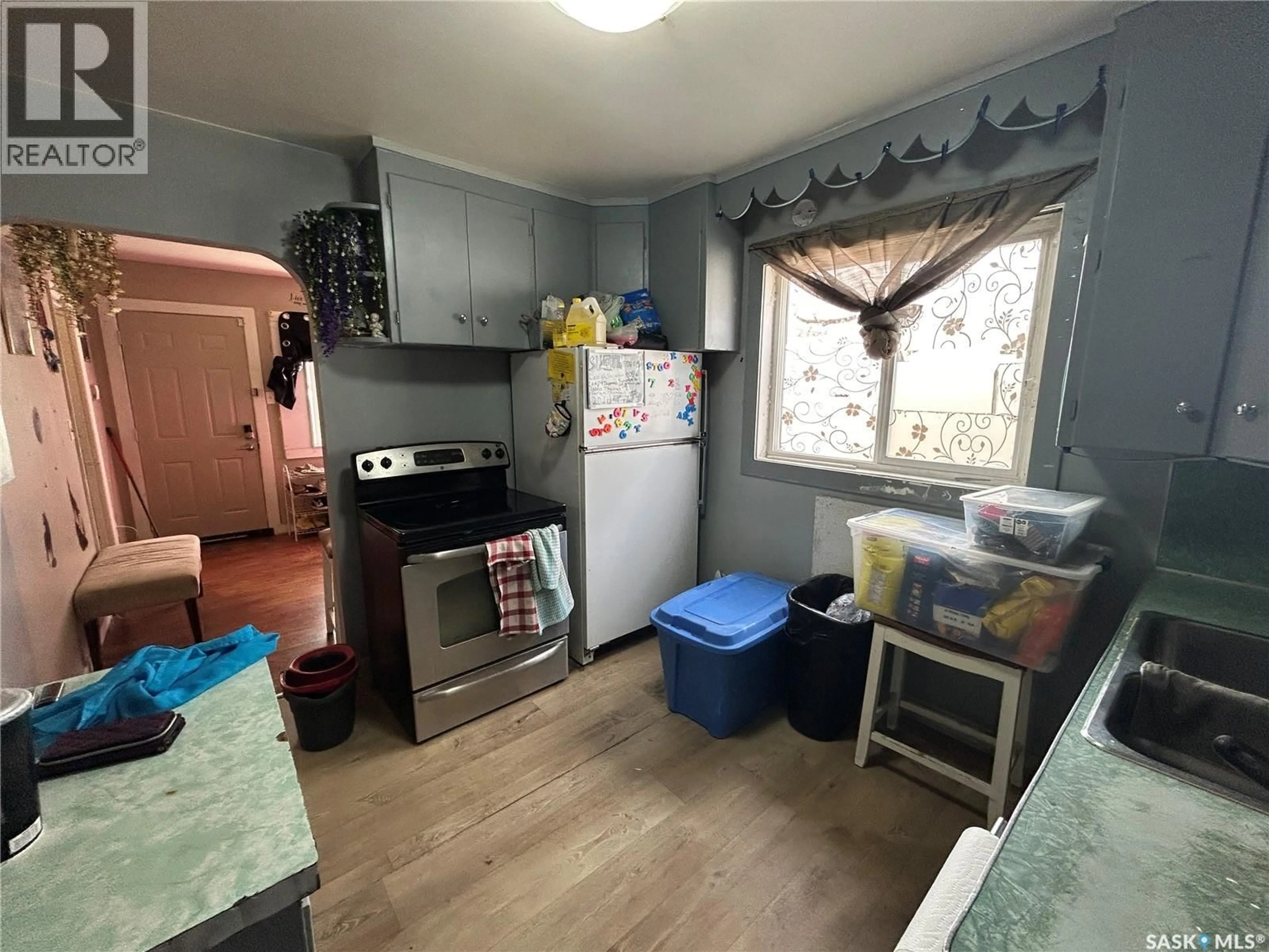 A pic of a room for 1112 N AVENUE S, Saskatoon Saskatchewan S7M2P8