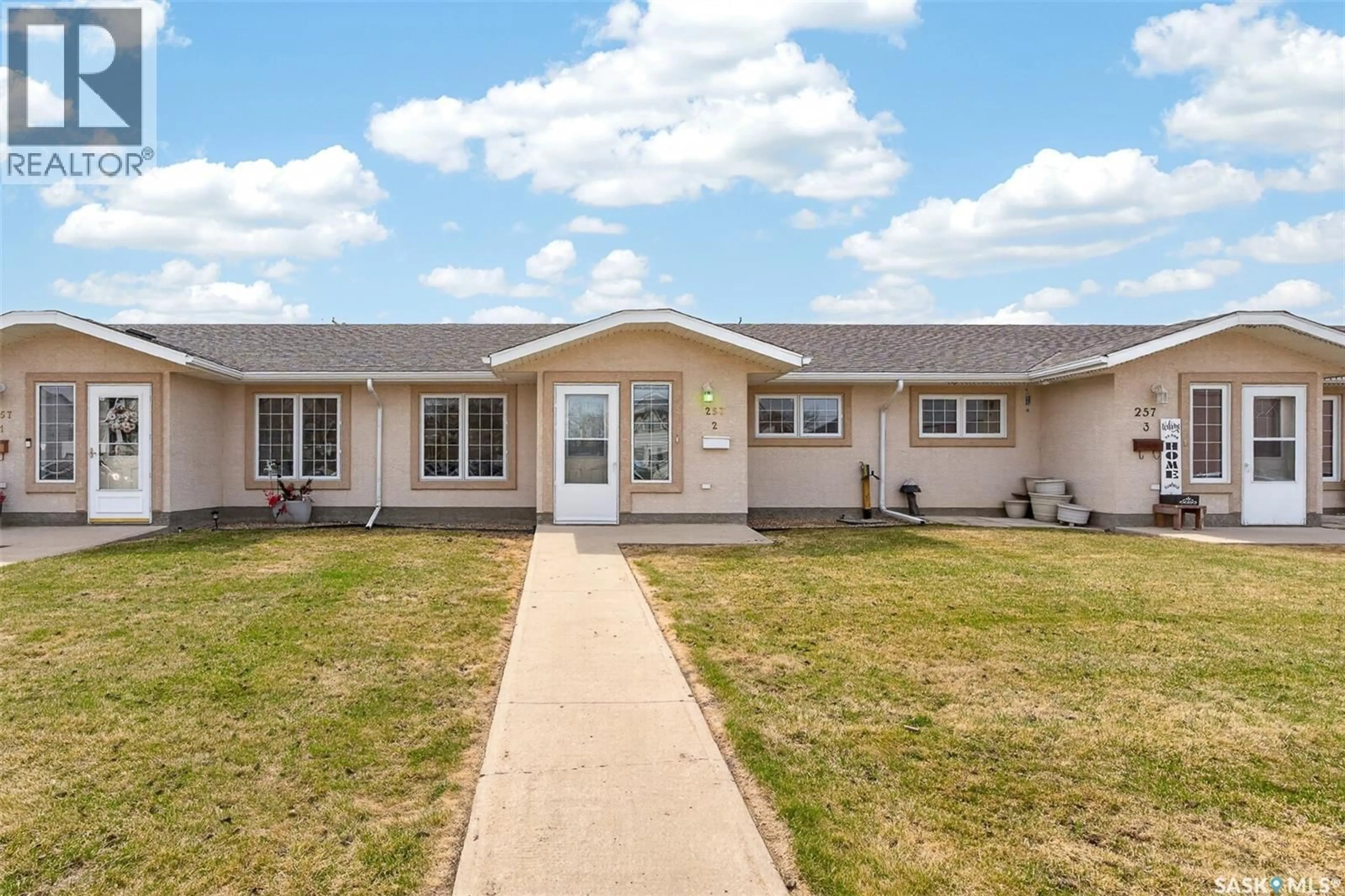 Home with vinyl exterior material, unknown for 2 257 FAIRFORD STREET W, Moose Jaw Saskatchewan S6H1V5