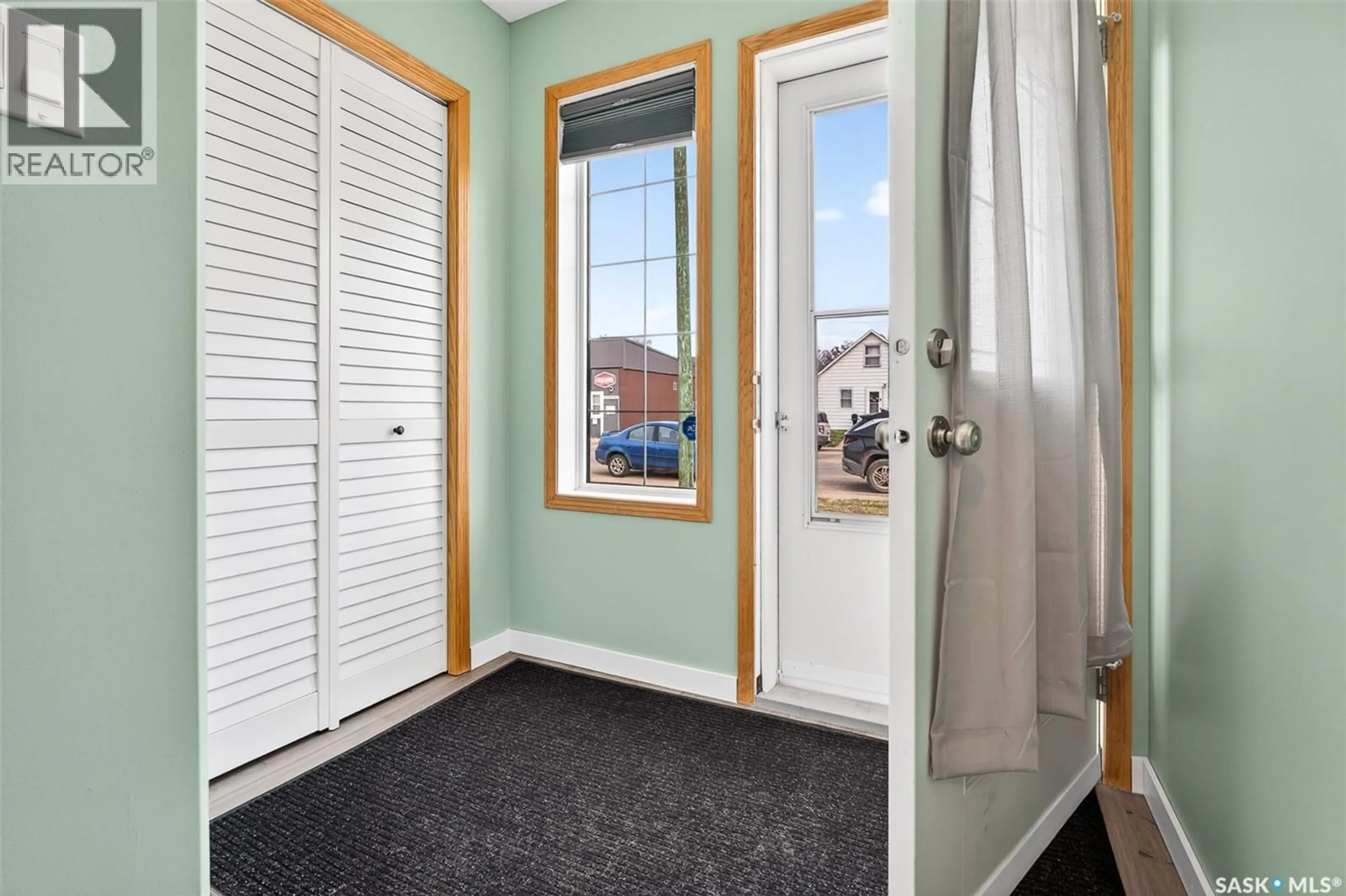 Indoor entryway for 2 257 FAIRFORD STREET W, Moose Jaw Saskatchewan S6H1V5