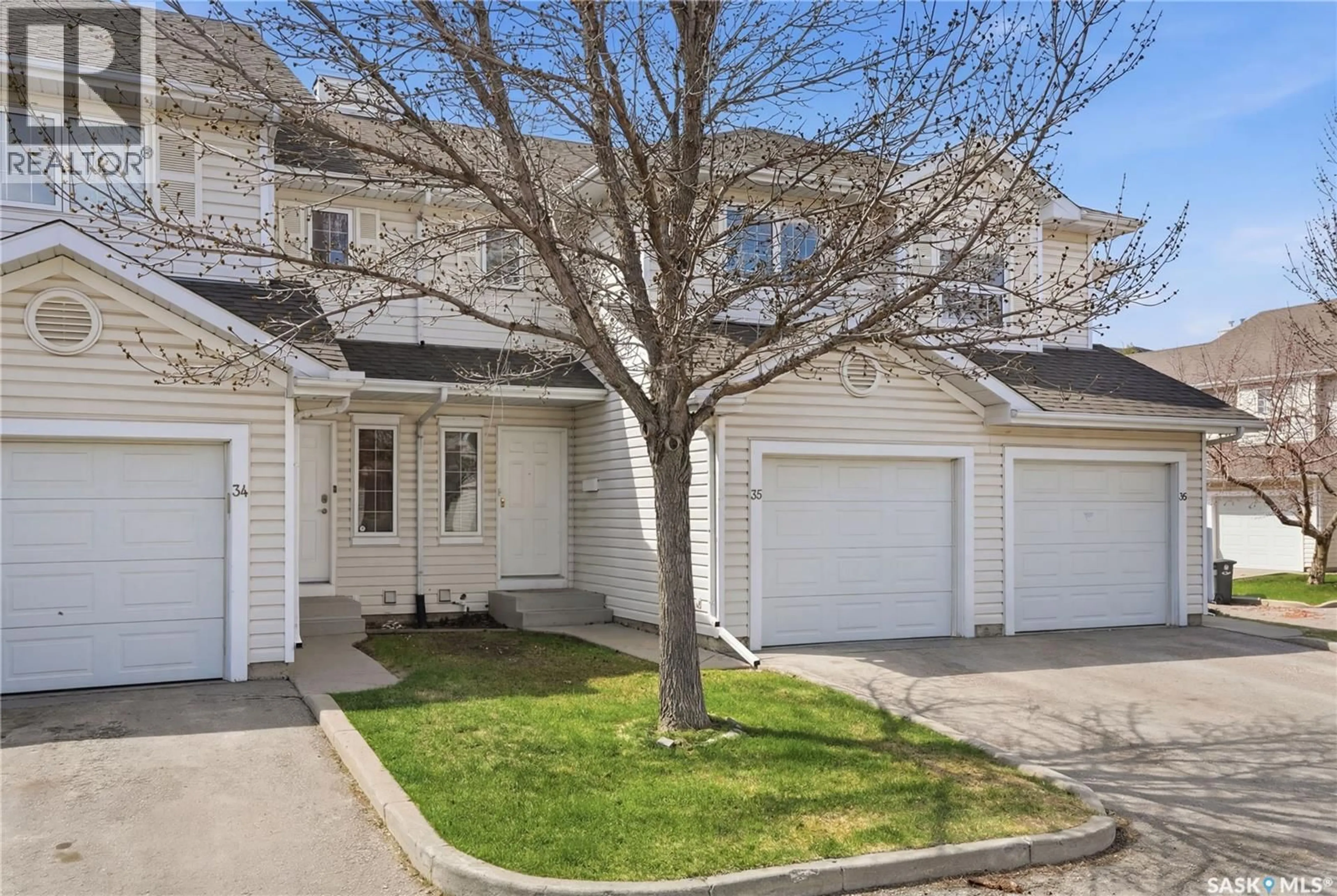 A pic from outside/outdoor area/front of a property/back of a property/a pic from drone, street for 35 110 KEEVIL CRESCENT, Saskatoon Saskatchewan S7N4N8