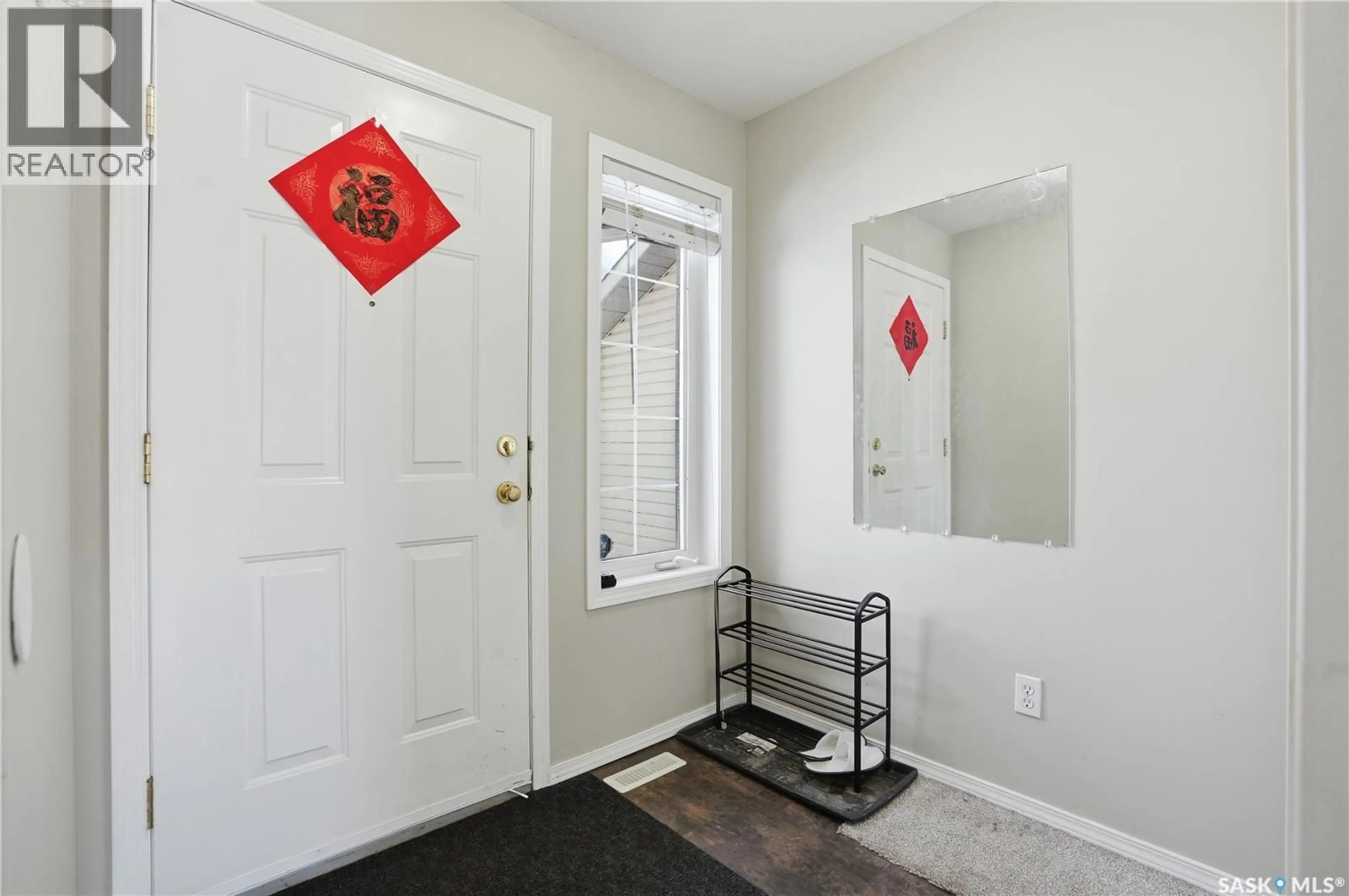 Indoor entryway for 35 110 KEEVIL CRESCENT, Saskatoon Saskatchewan S7N4N8