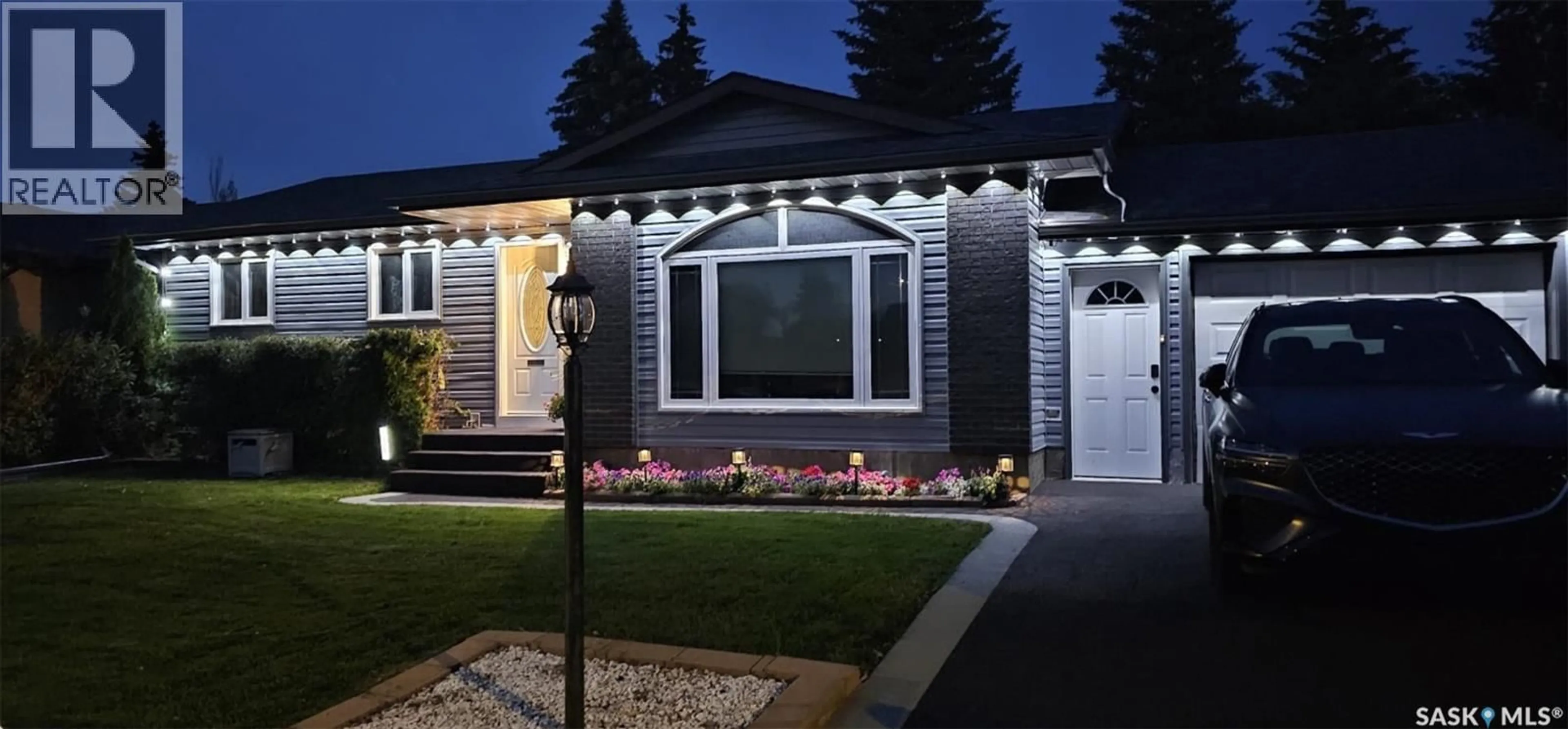 Home with vinyl exterior material, street for 226 DAVIES ROAD, Saskatoon Saskatchewan S7K7N1