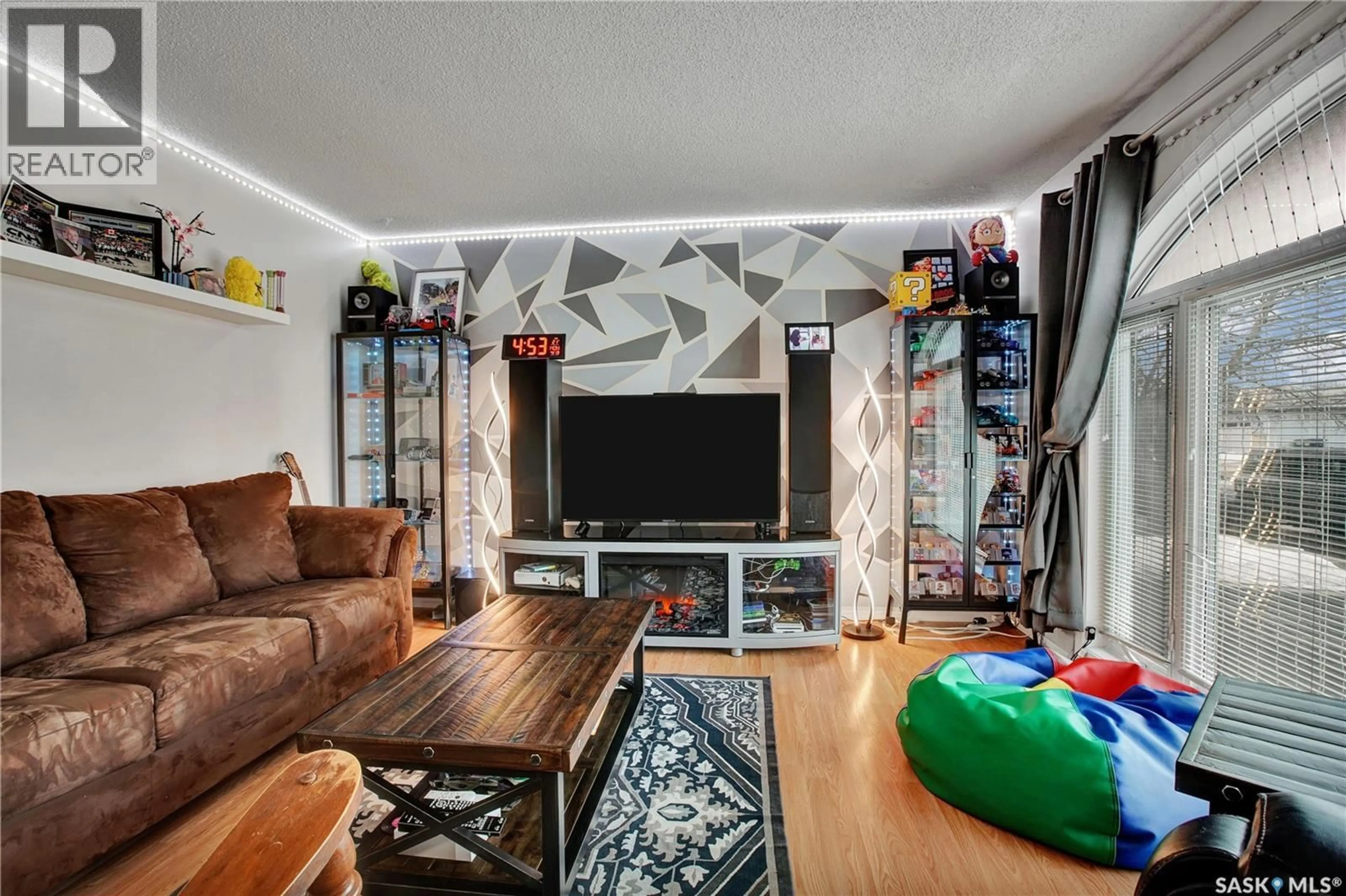 Living room with furniture, unknown for 226 DAVIES ROAD, Saskatoon Saskatchewan S7K7N1