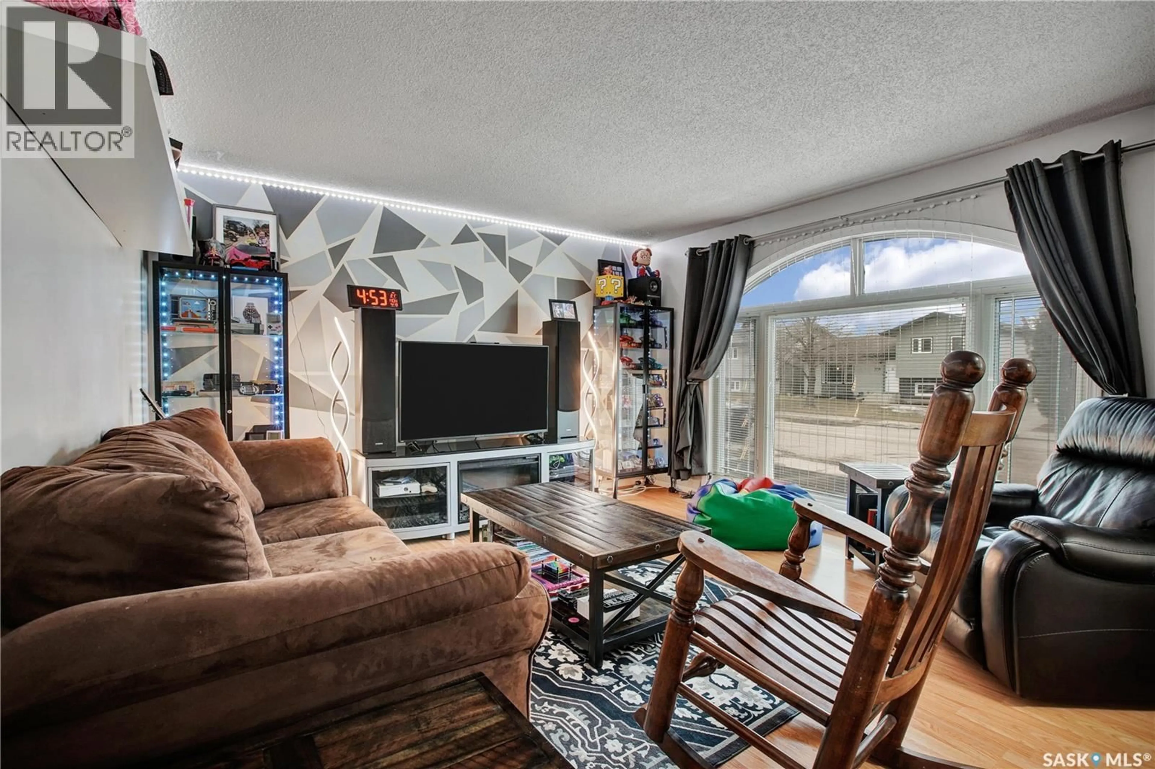 Living room with furniture, unknown for 226 DAVIES ROAD, Saskatoon Saskatchewan S7K7N1