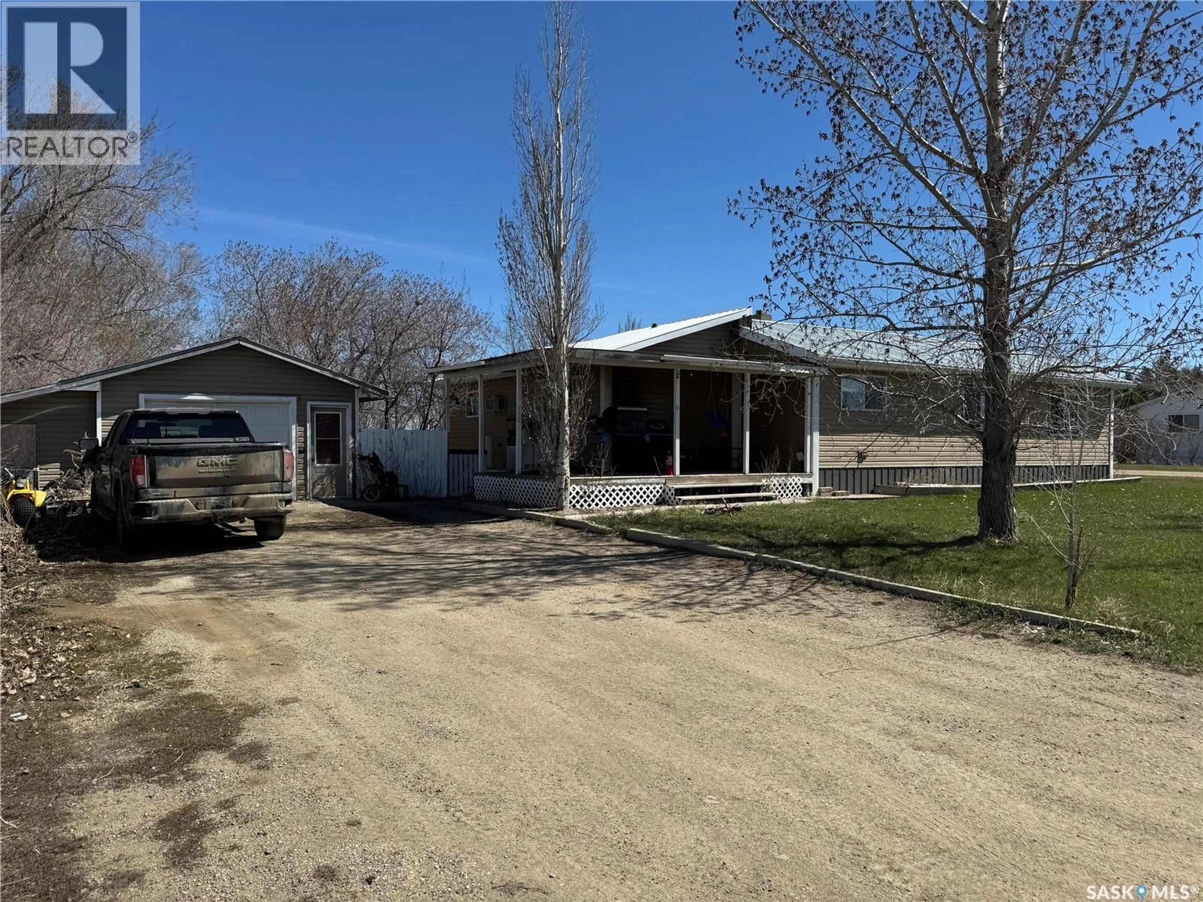 A pic from outside/outdoor area/front of a property/back of a property/a pic from drone, street for 381 2ND STREET, Disley Saskatchewan S0G0H0