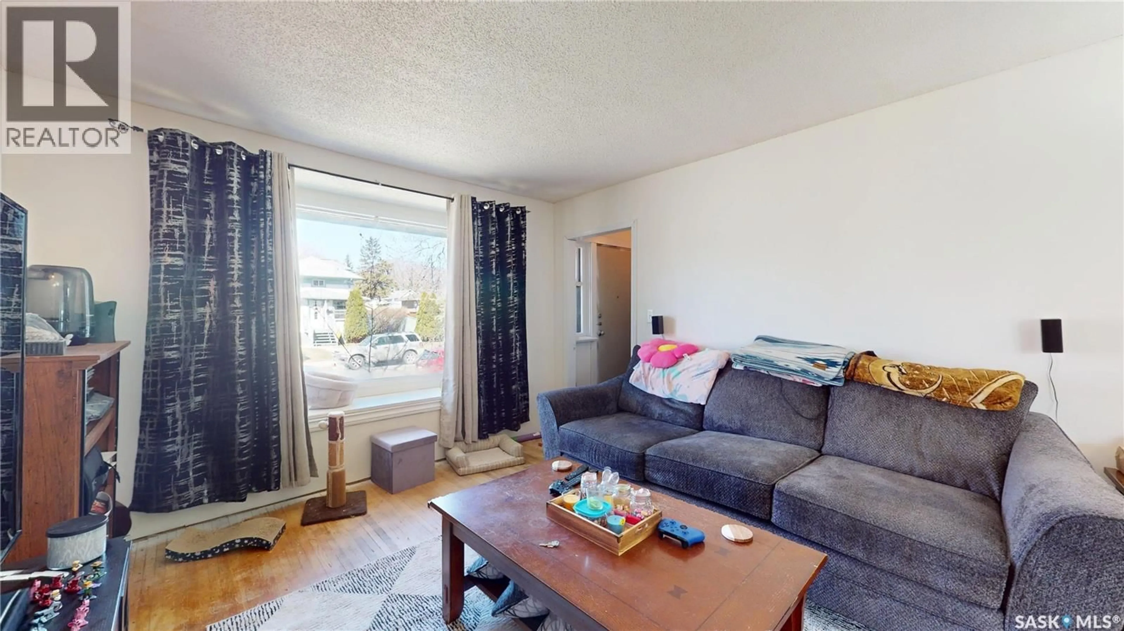 Living room with furniture, unknown for 1337 MCTAVISH STREET, Regina Saskatchewan S4T3W1