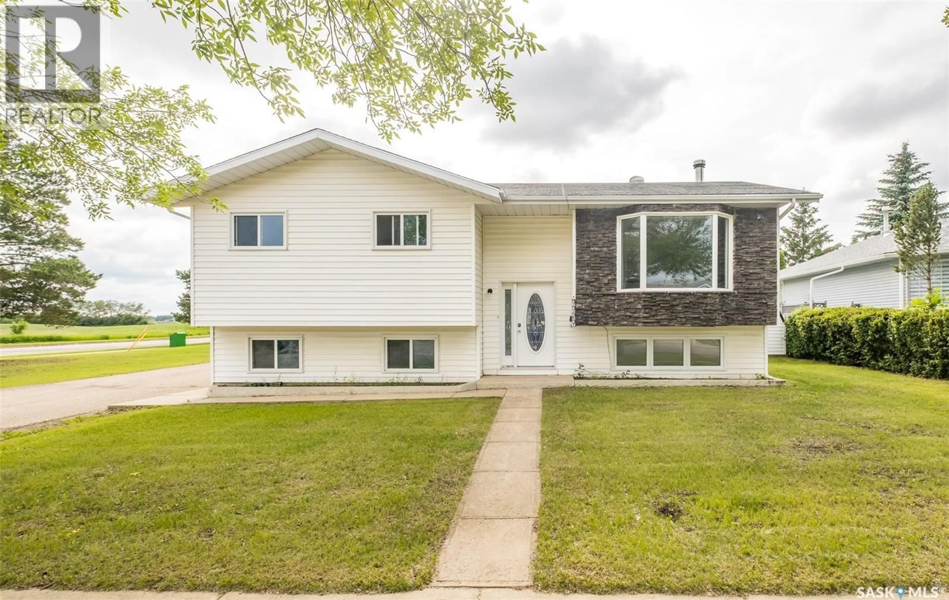 Home with vinyl exterior material, street for 3367 15TH AVENUE, Prince Albert Saskatchewan S6V7V3