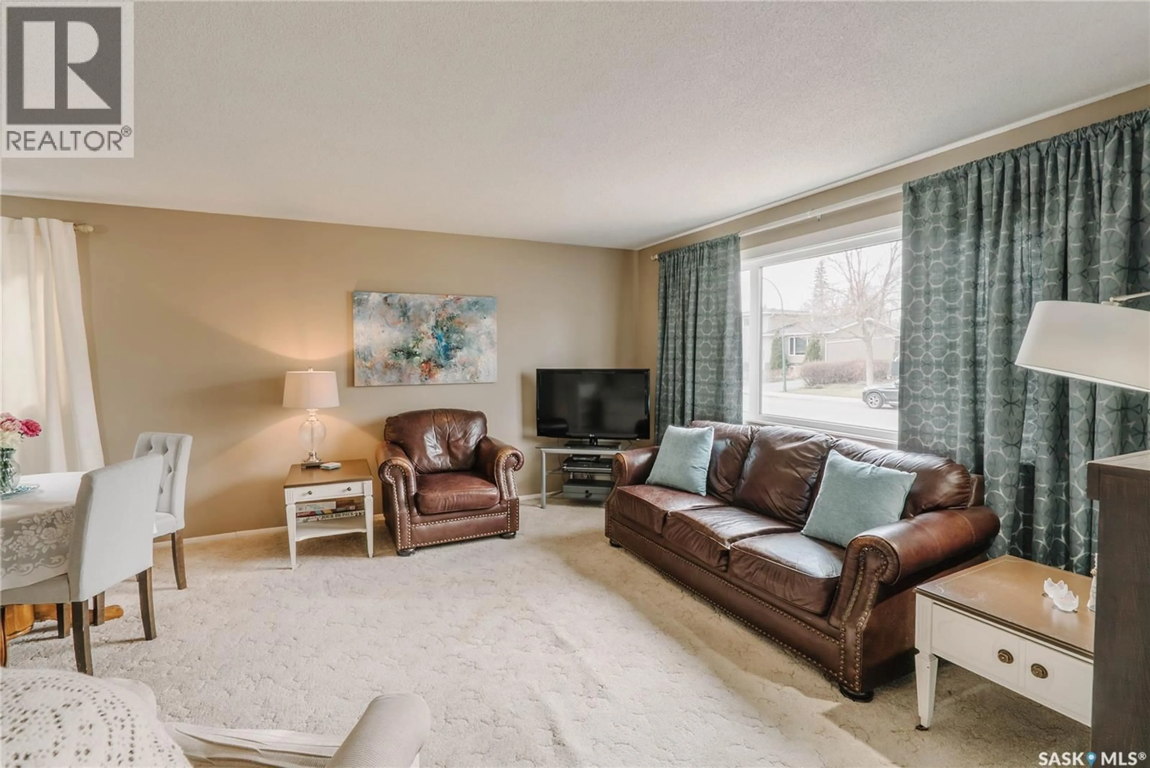 Living room with furniture, unknown for 134 MACLEAN CRESCENT, Saskatoon Saskatchewan S7J2R7