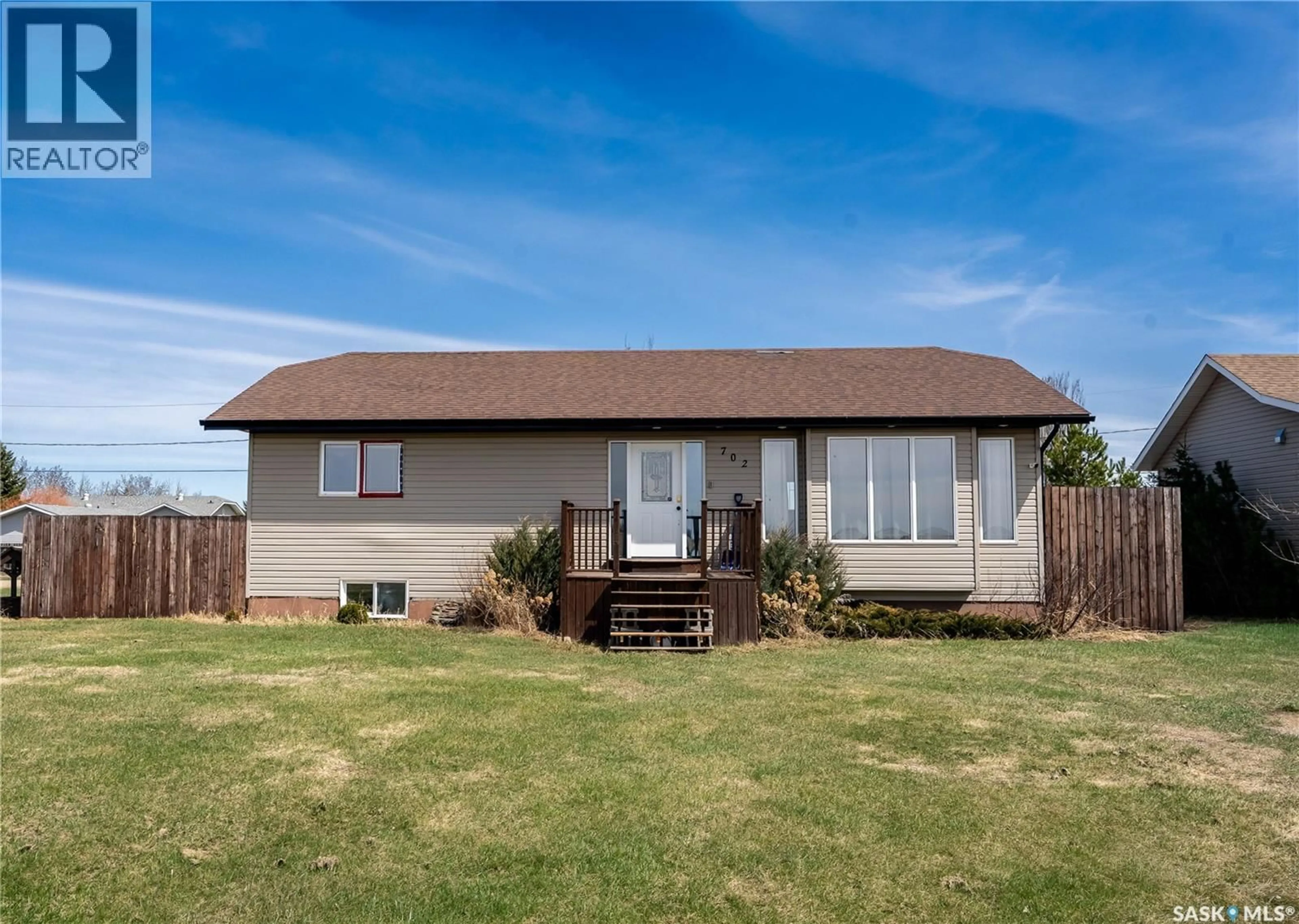 Home with vinyl exterior material, building for 702 GOODRICH STREET, Radisson Saskatchewan S0K3L0