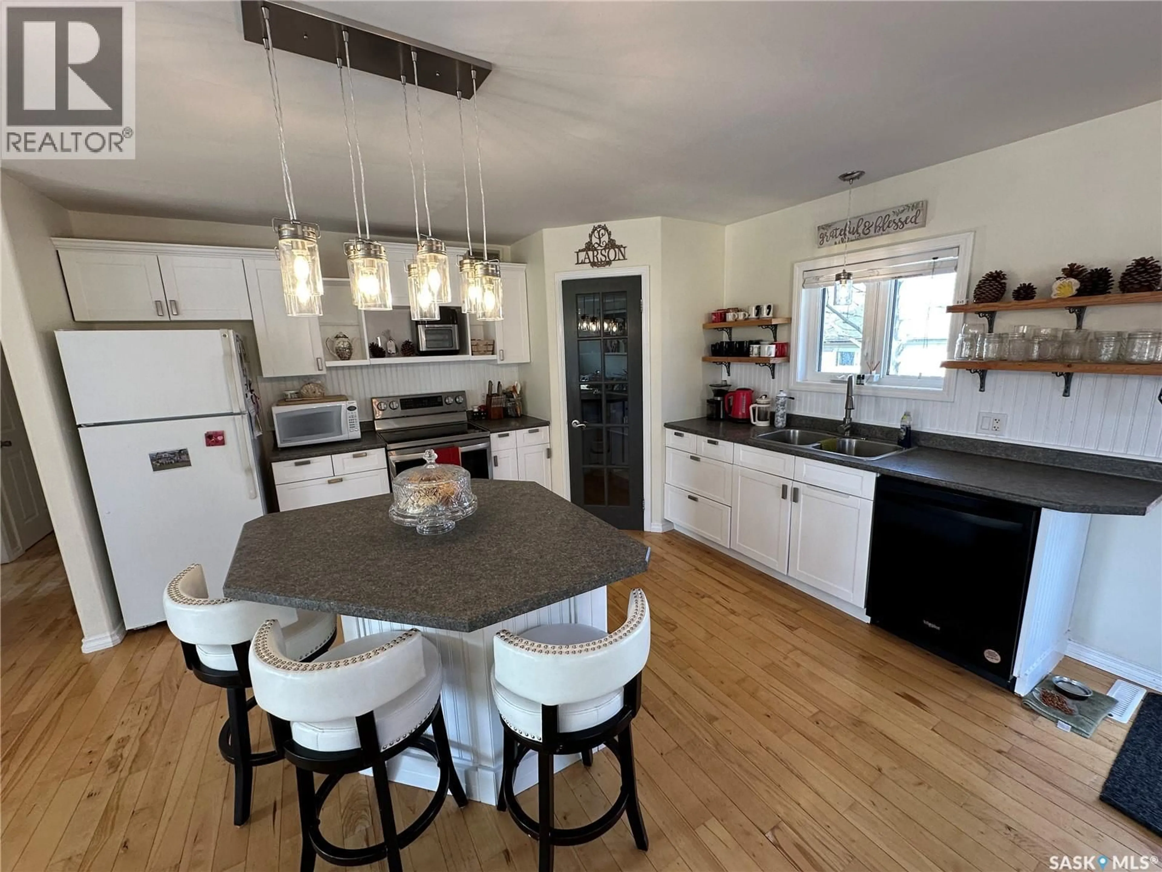 Open concept kitchen, unknown for 1020 4TH AVENUE, Rosthern Saskatchewan S0K3R0